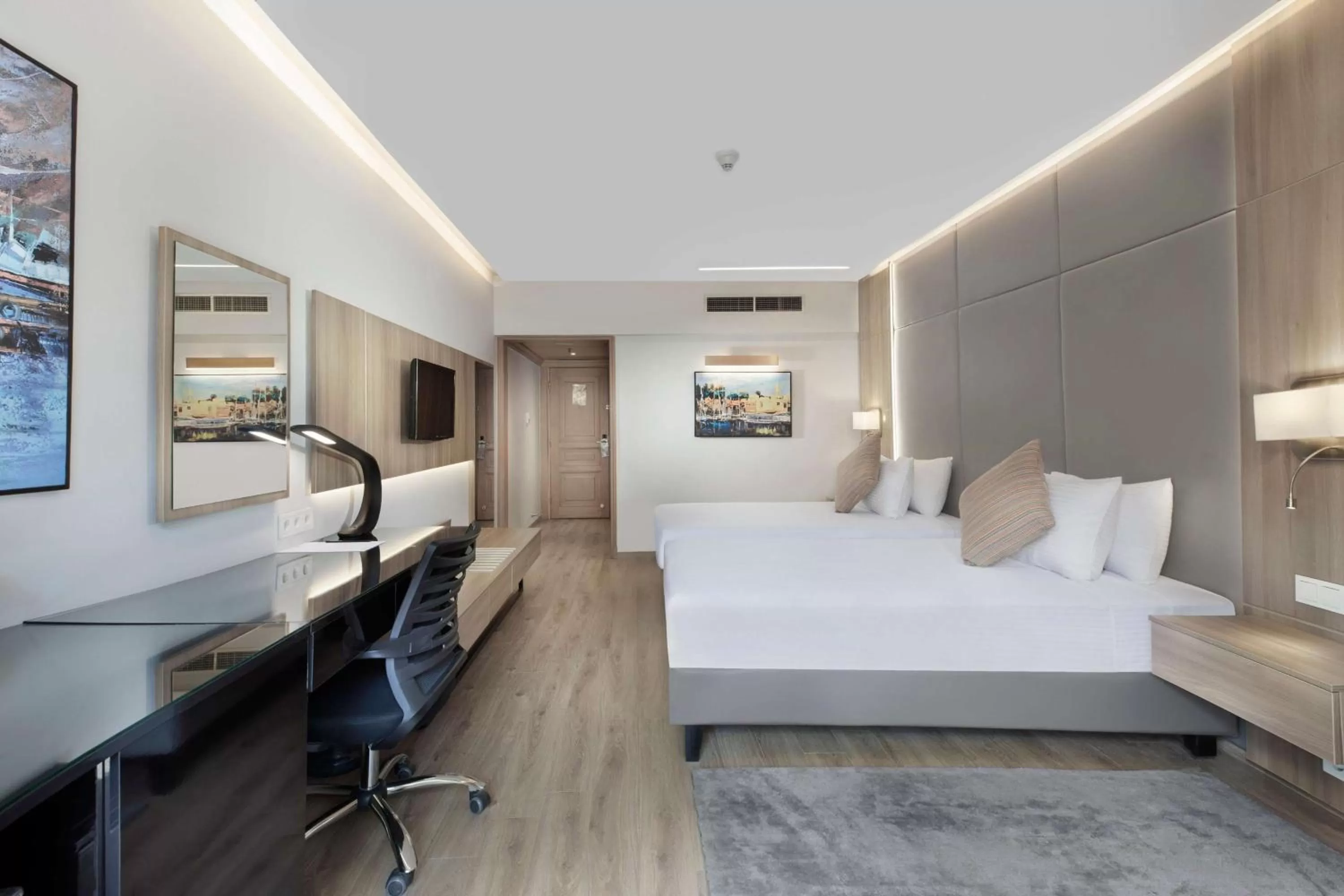 Bedroom, Bed in Steigenberger Nile Palace Luxor - Convention Center