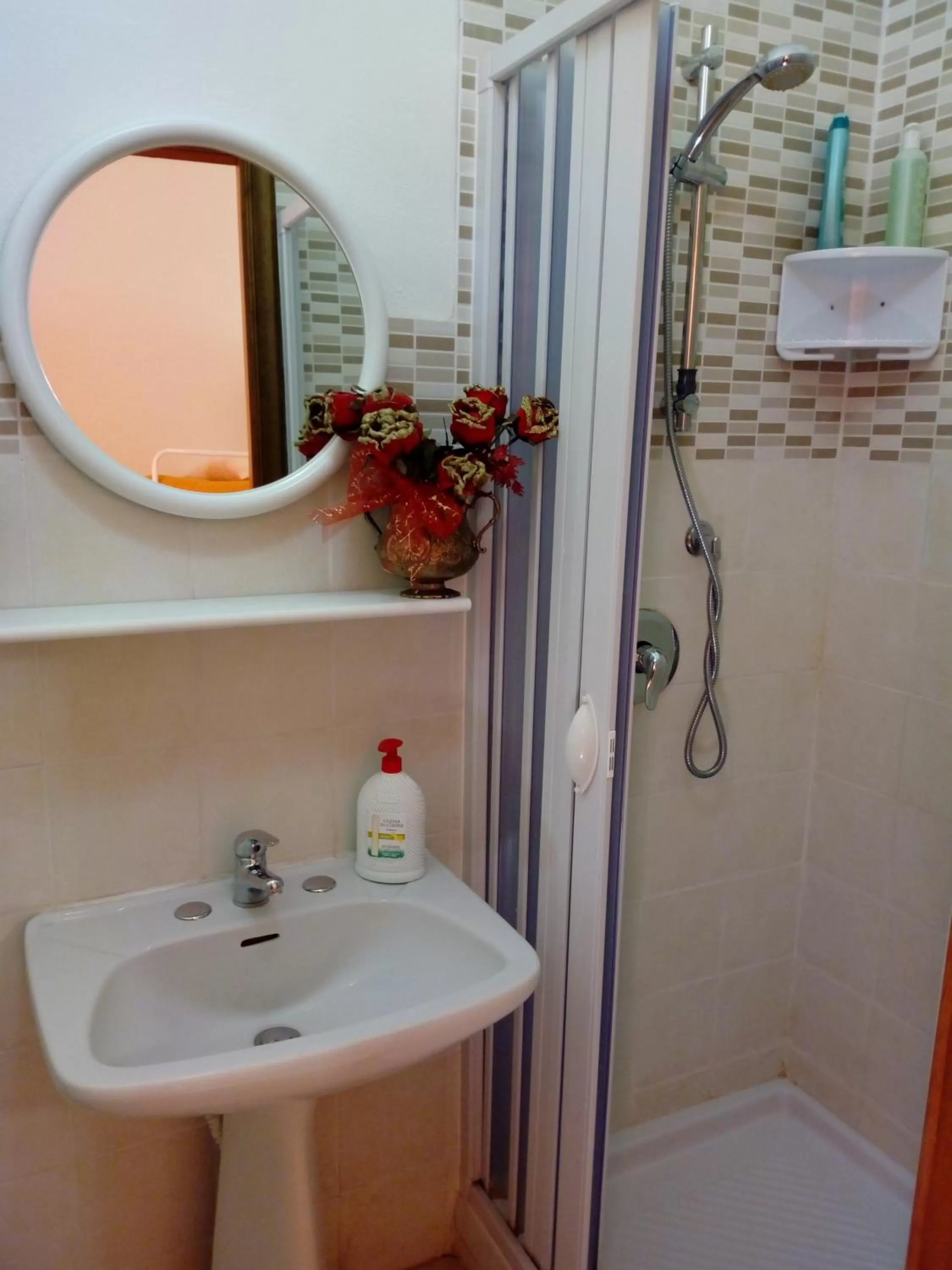 Bathroom in B&B Le Lumìe "Il Cortiletto Del Centro"