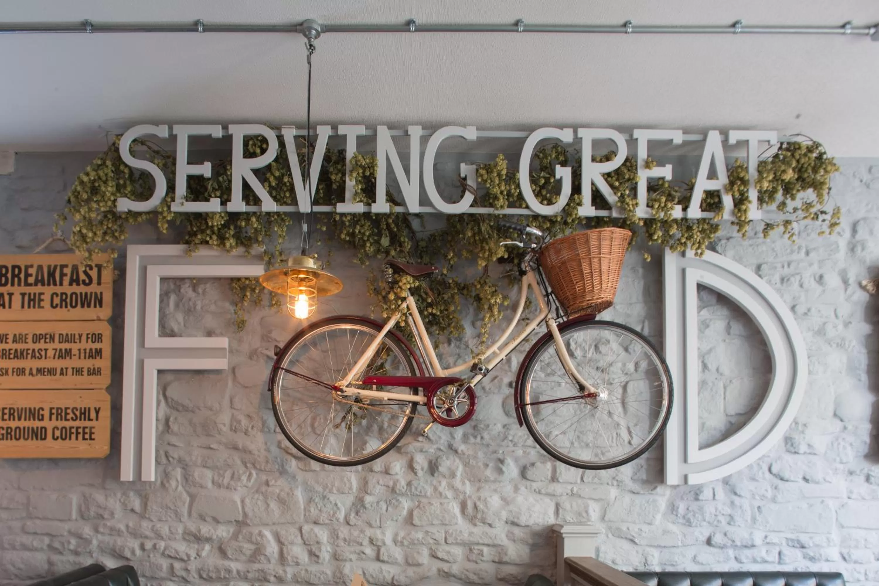 Restaurant/places to eat in Crown Hotel