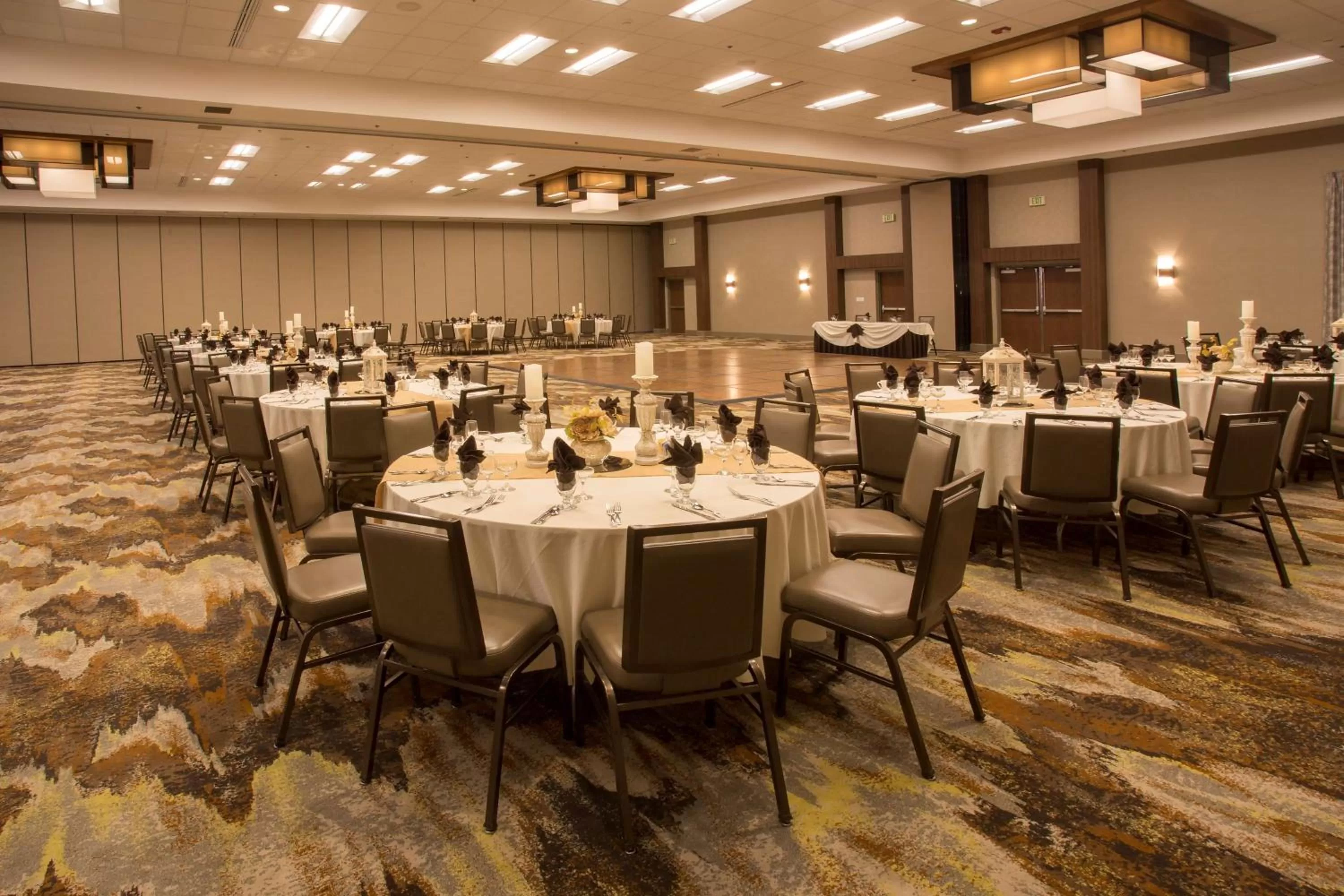 Meeting/conference room in DoubleTree by Hilton Fresno Convention Center
