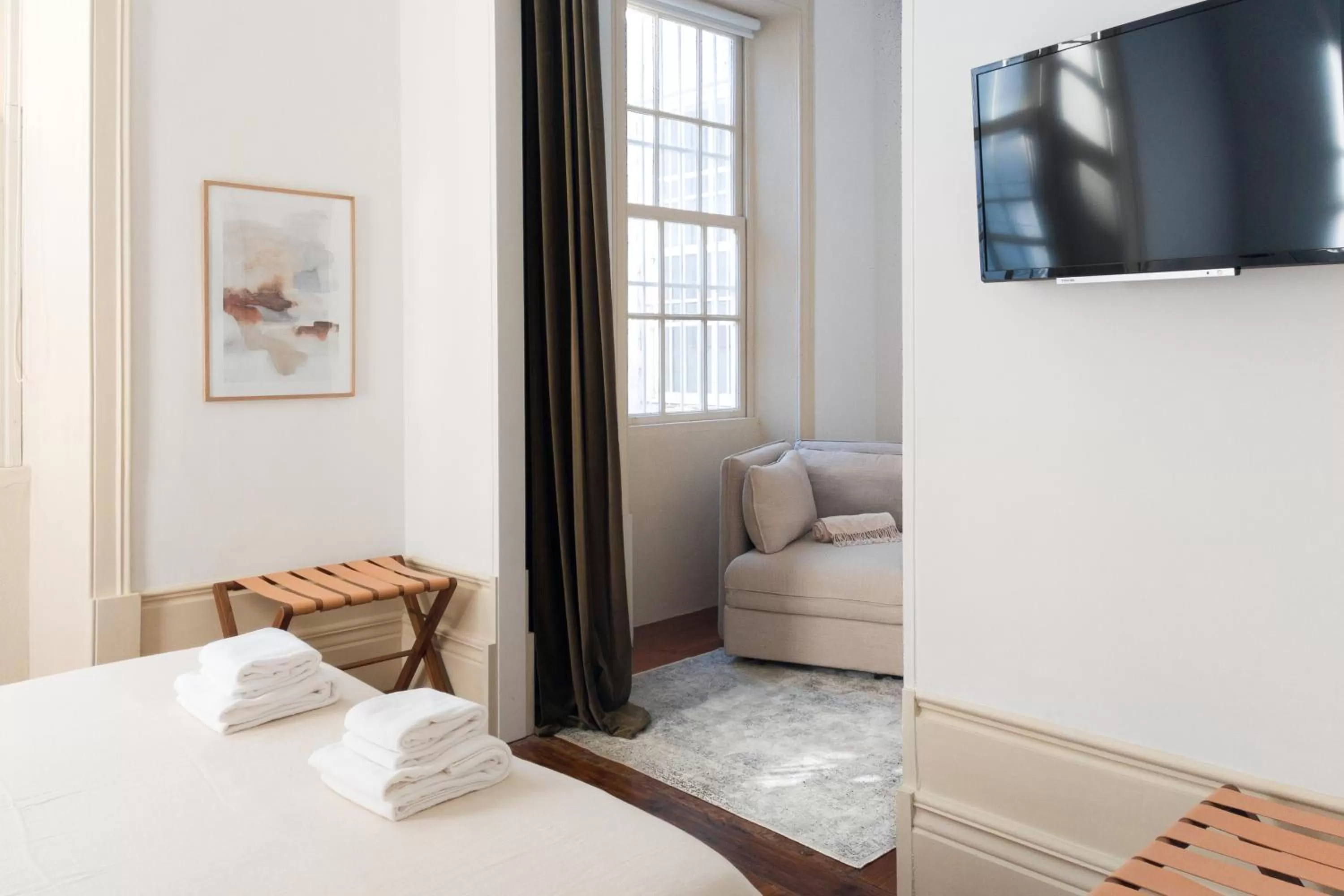 Bedroom, TV/Entertainment Center in Alameda Suites @ Porto River