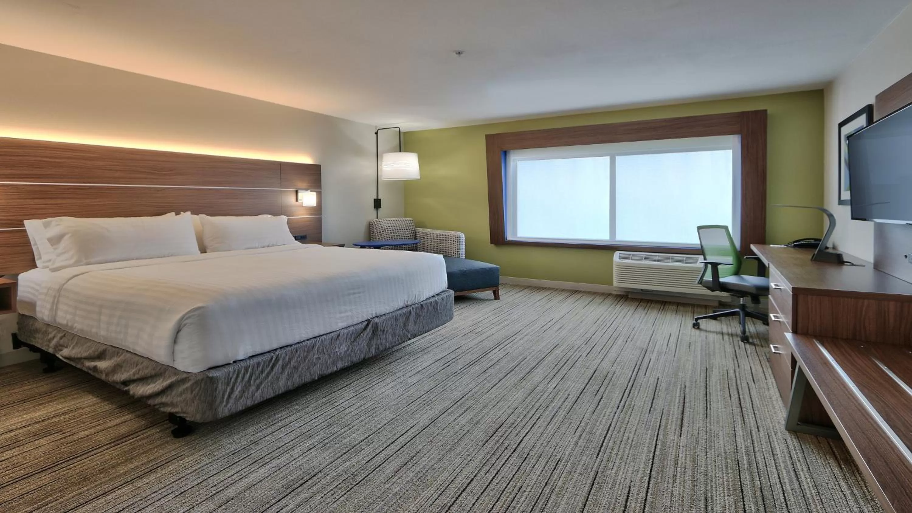 Photo of the whole room, Bed in Holiday Inn Express & Suites Broomfield by IHG