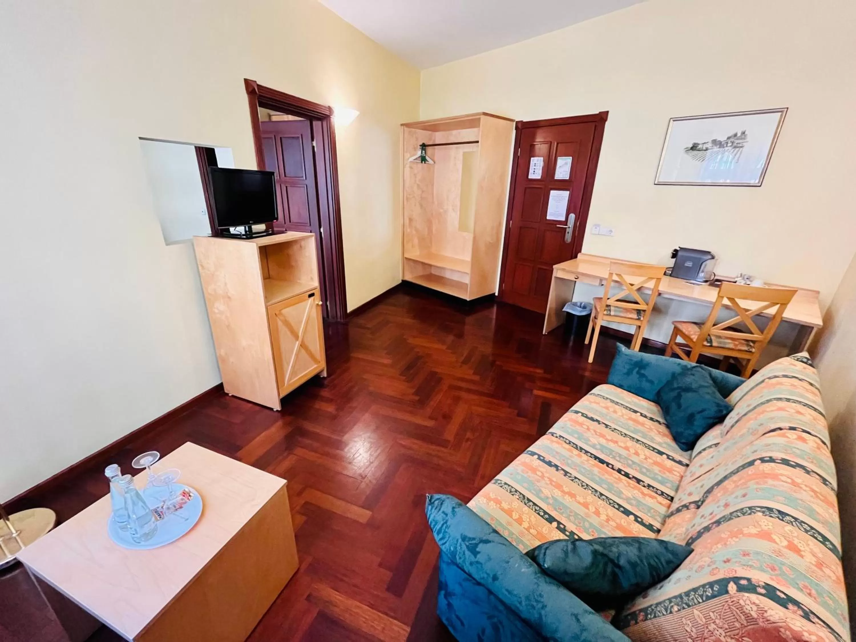 Photo of the whole room in Hotel Hoepfner Burghof