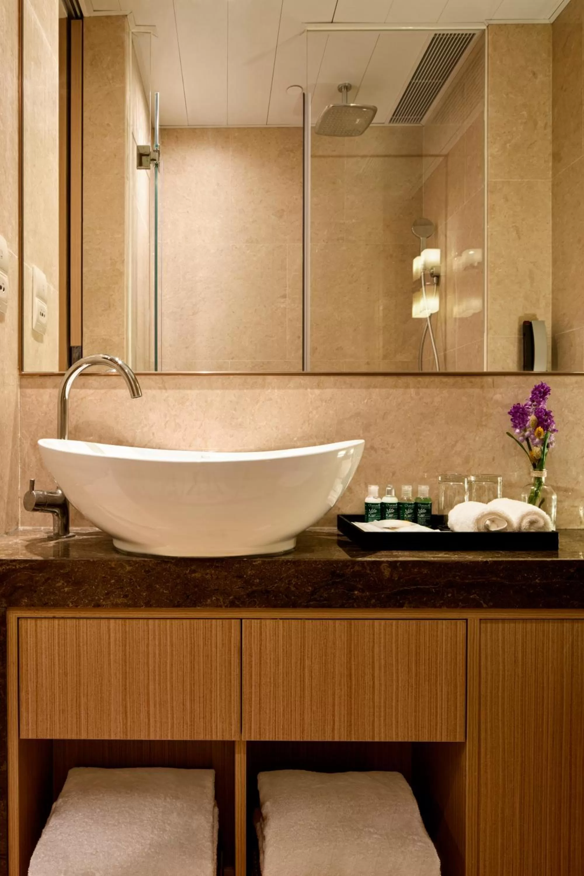 Bathroom in Burlington Hotel