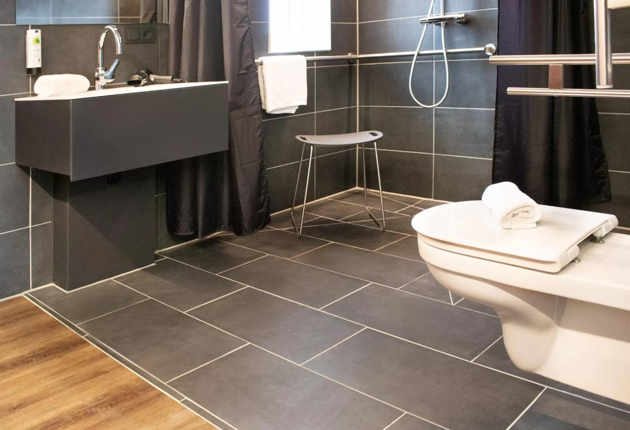 Shower, Bathroom in RNK Hotel by WMM Hotels