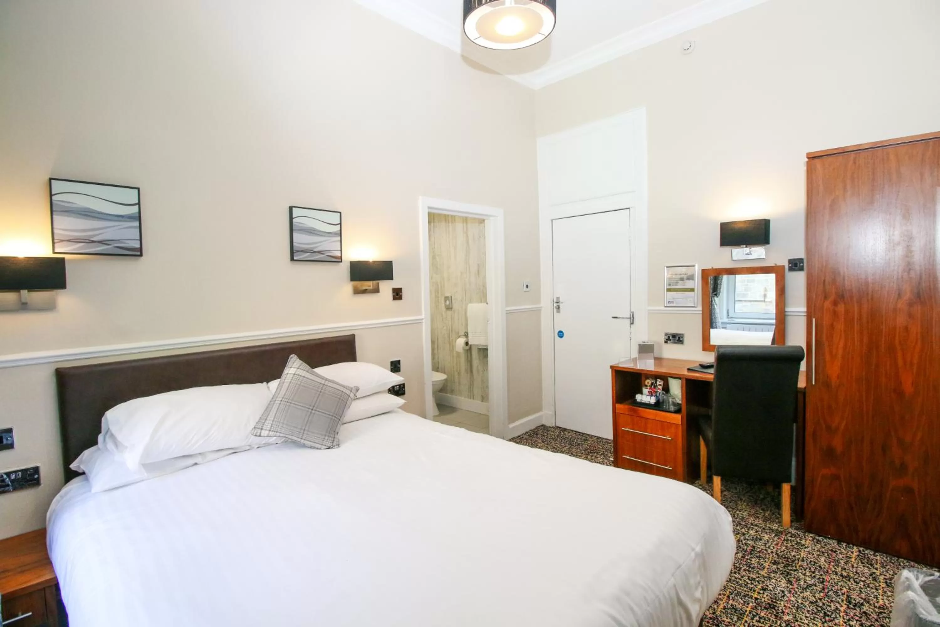 Bed in Kelvingrove Hotel - Sauchiehall St