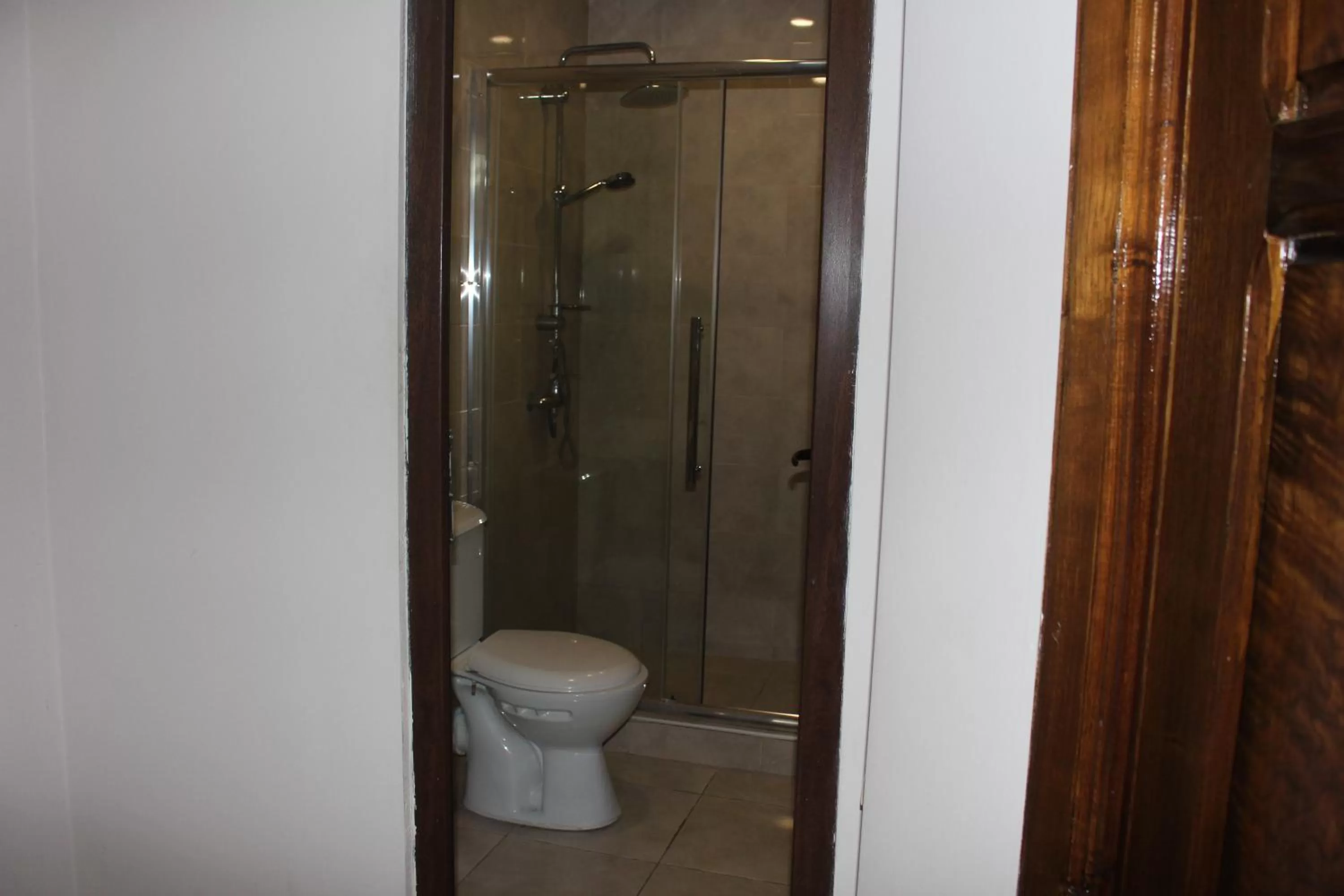 Bathroom in CATTALEYA