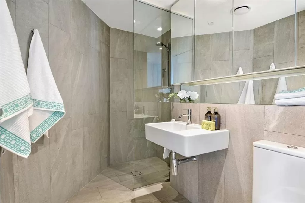 Shower in Vue Broadbeach - Official