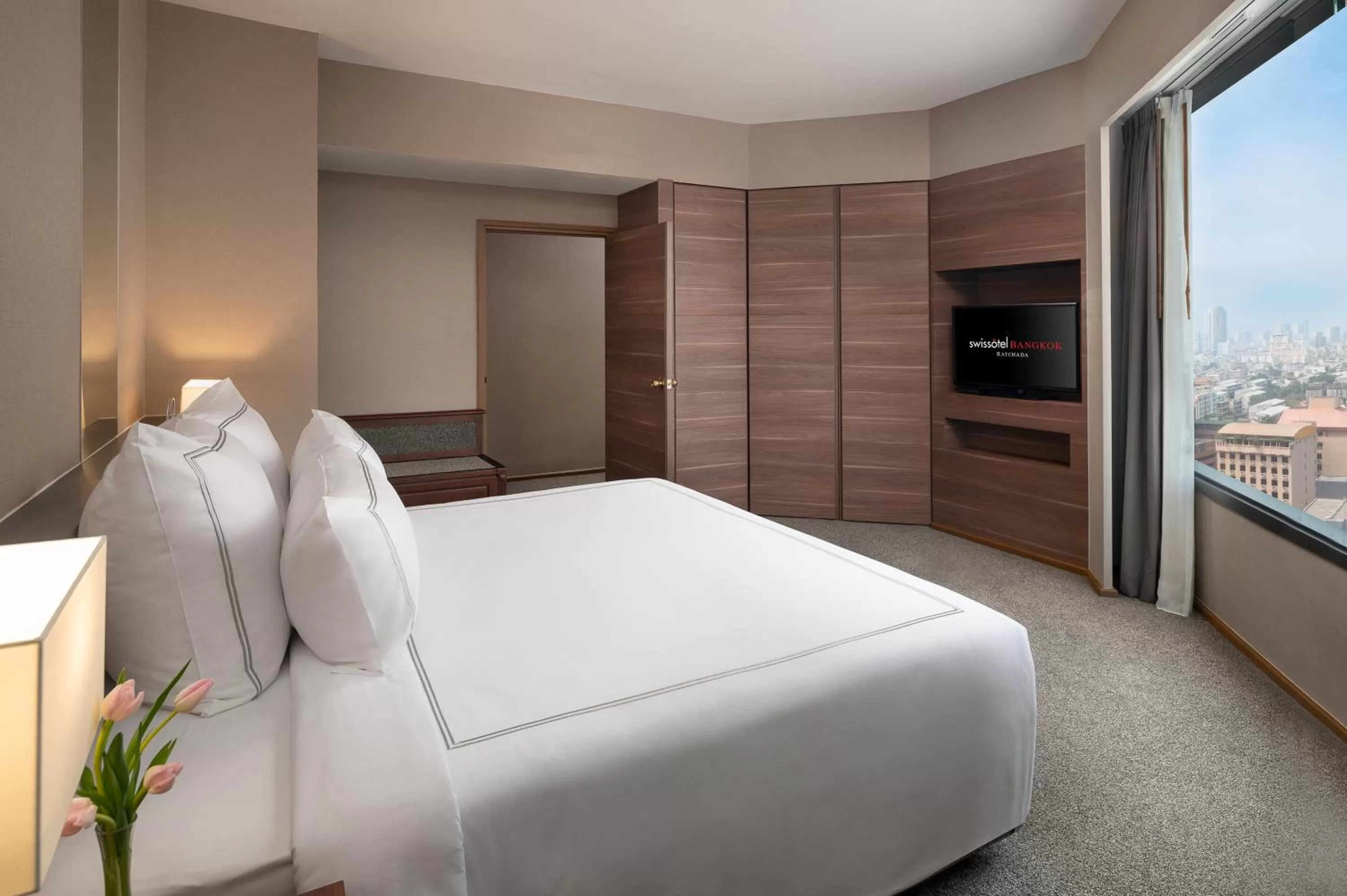 Bed in Swissotel Bangkok Ratchada