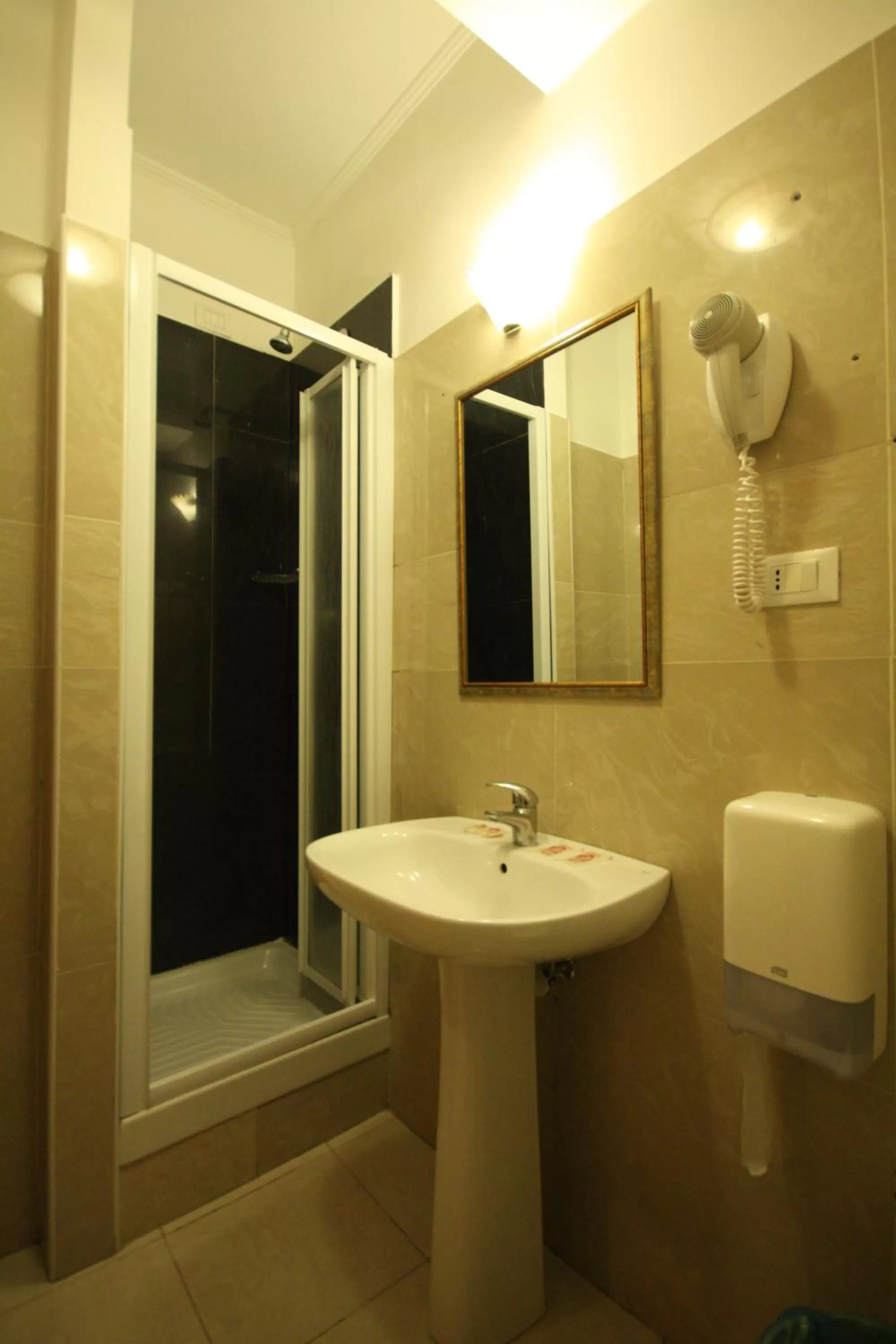 Bathroom in Hotel Cherubini