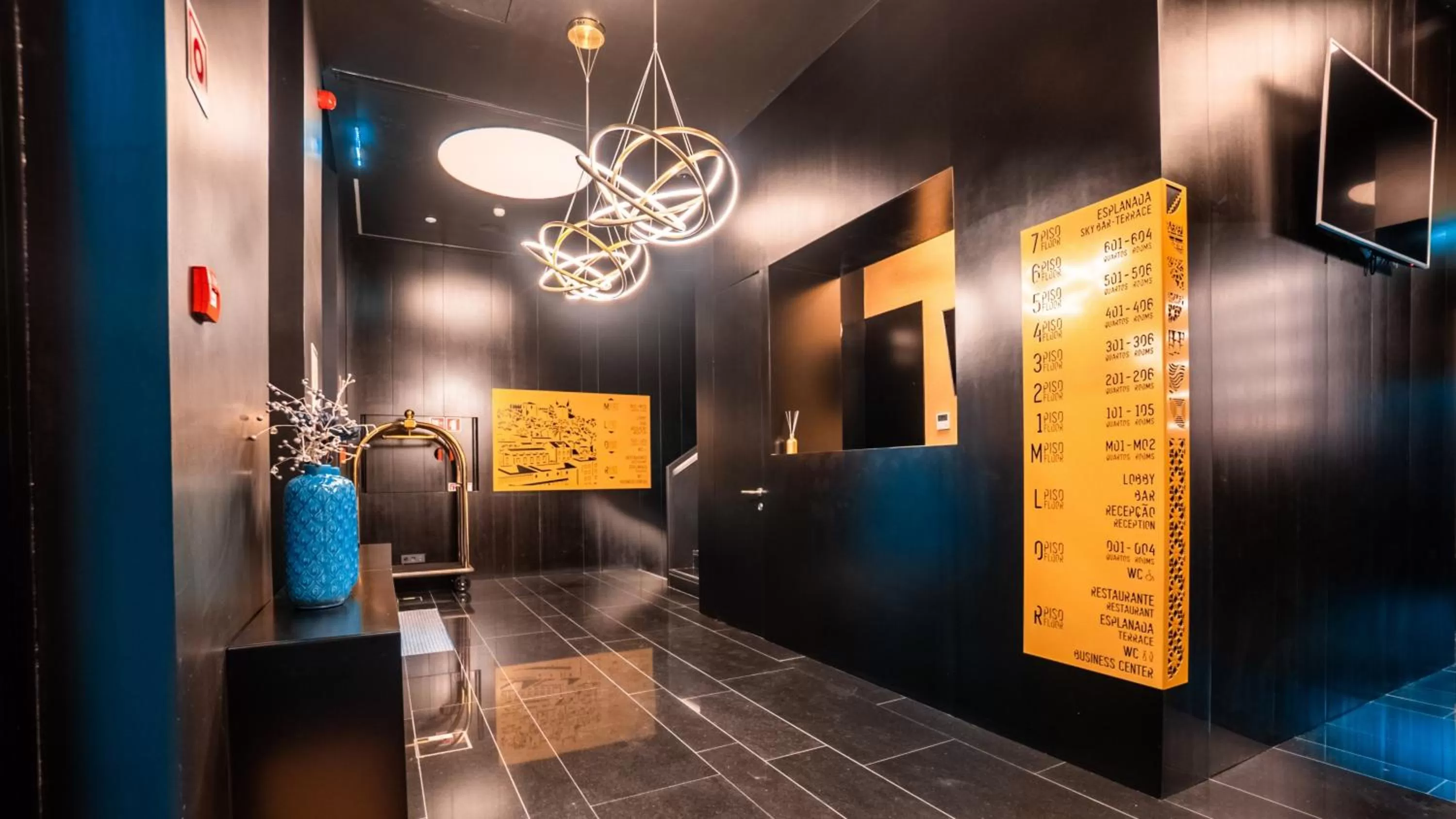 Lobby or reception in Hills Hotel Lisboa