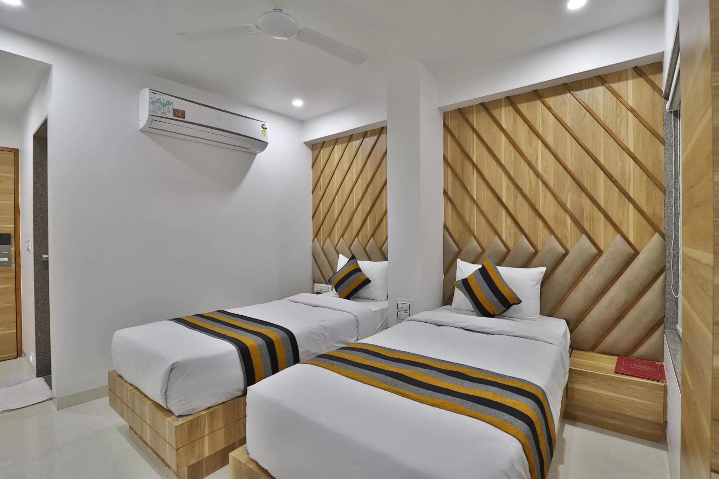 Photo of the whole room, Bed in HOTEL LE GRAND