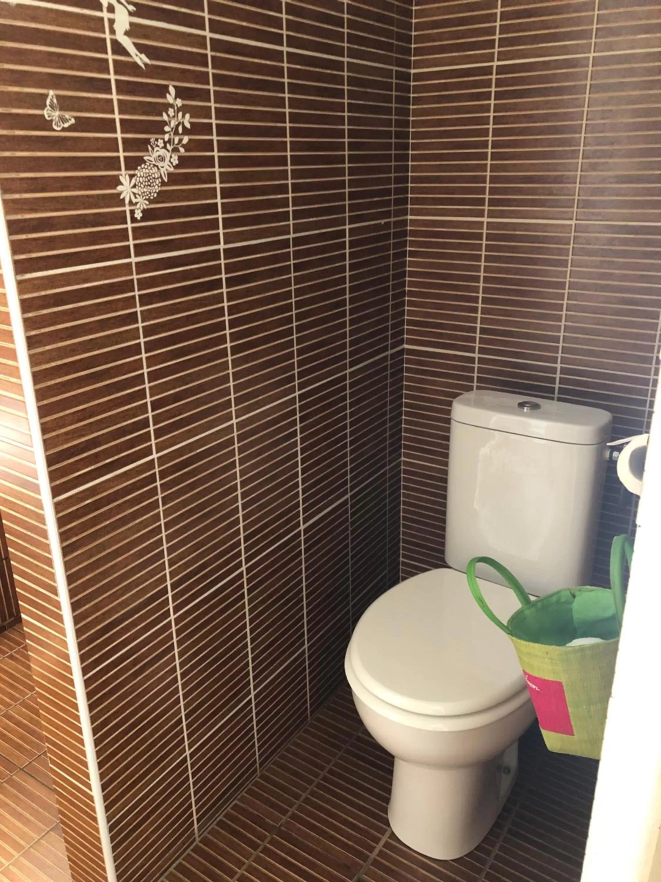 Bathroom in Hôtel Le Soleil Couchant