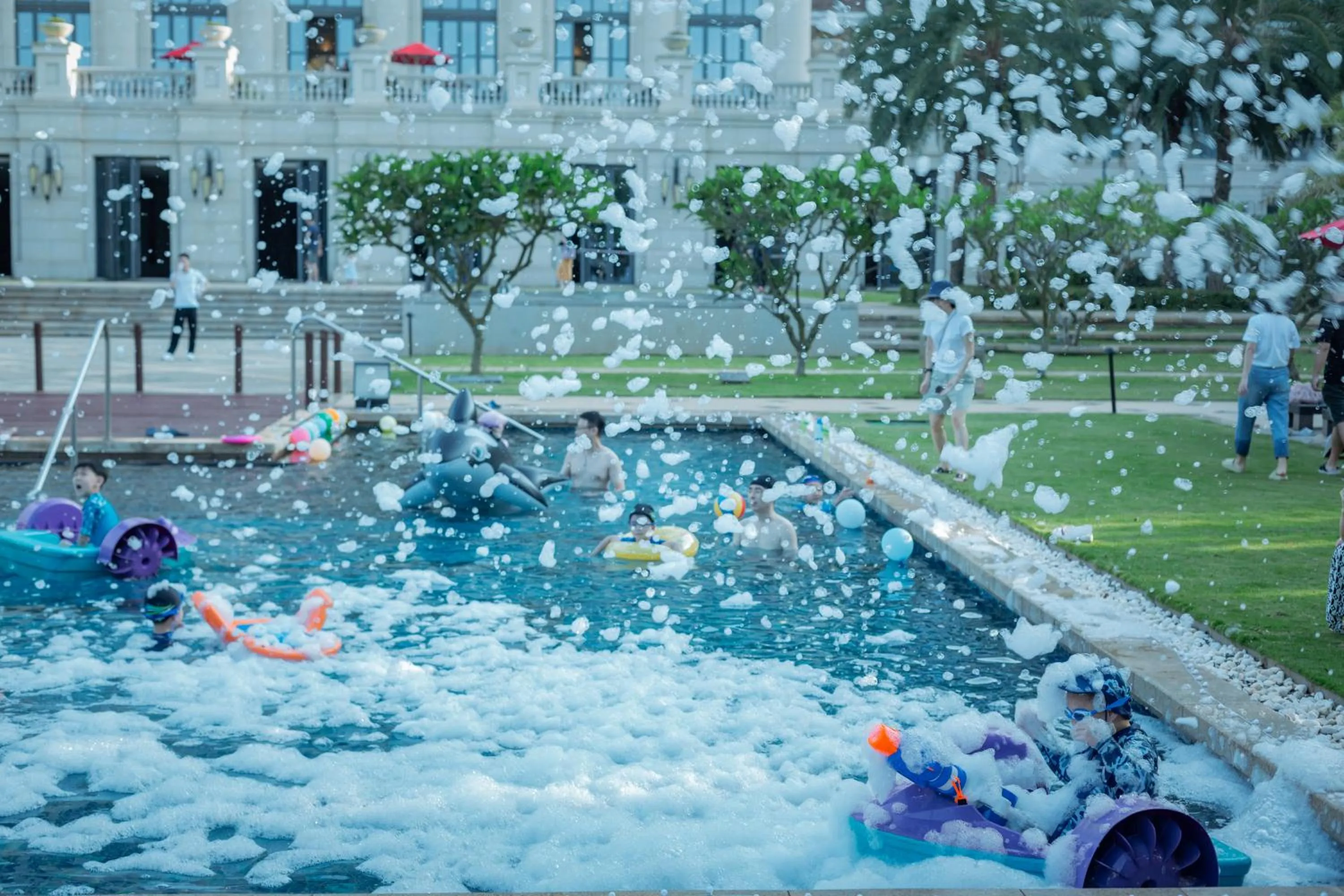 Swimming pool in Hilton Haikou Meilan - Beachfront Hotel