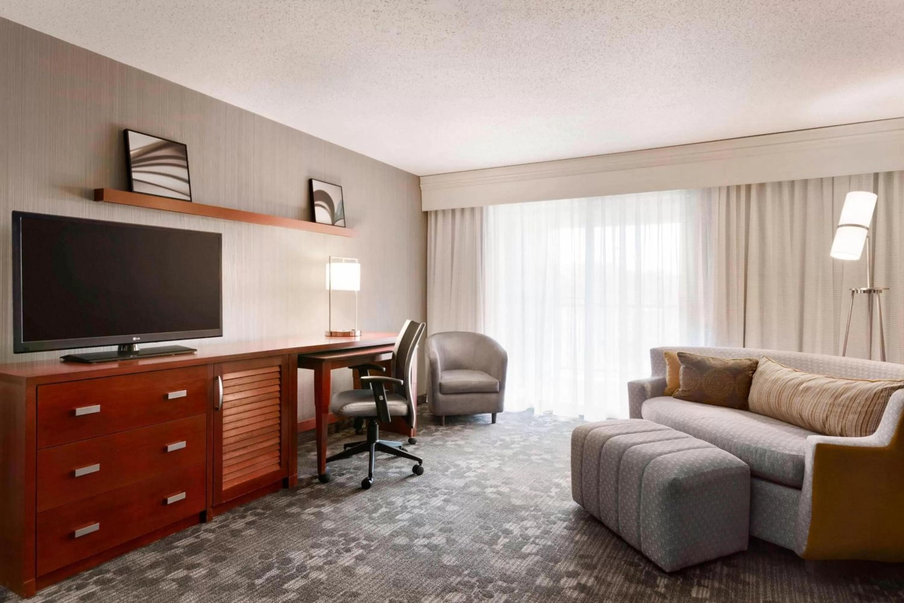One-Bedroom King Suite with Sofa Bed in Courtyard by Marriott Bloomington Normal