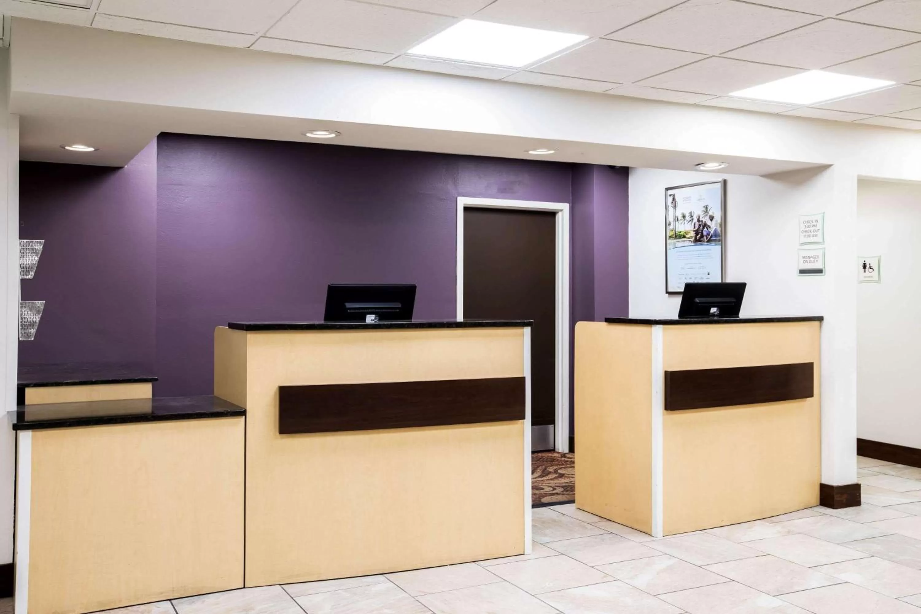 Lobby or reception in La Quinta Inn by Wyndham Davenport & Conference Center