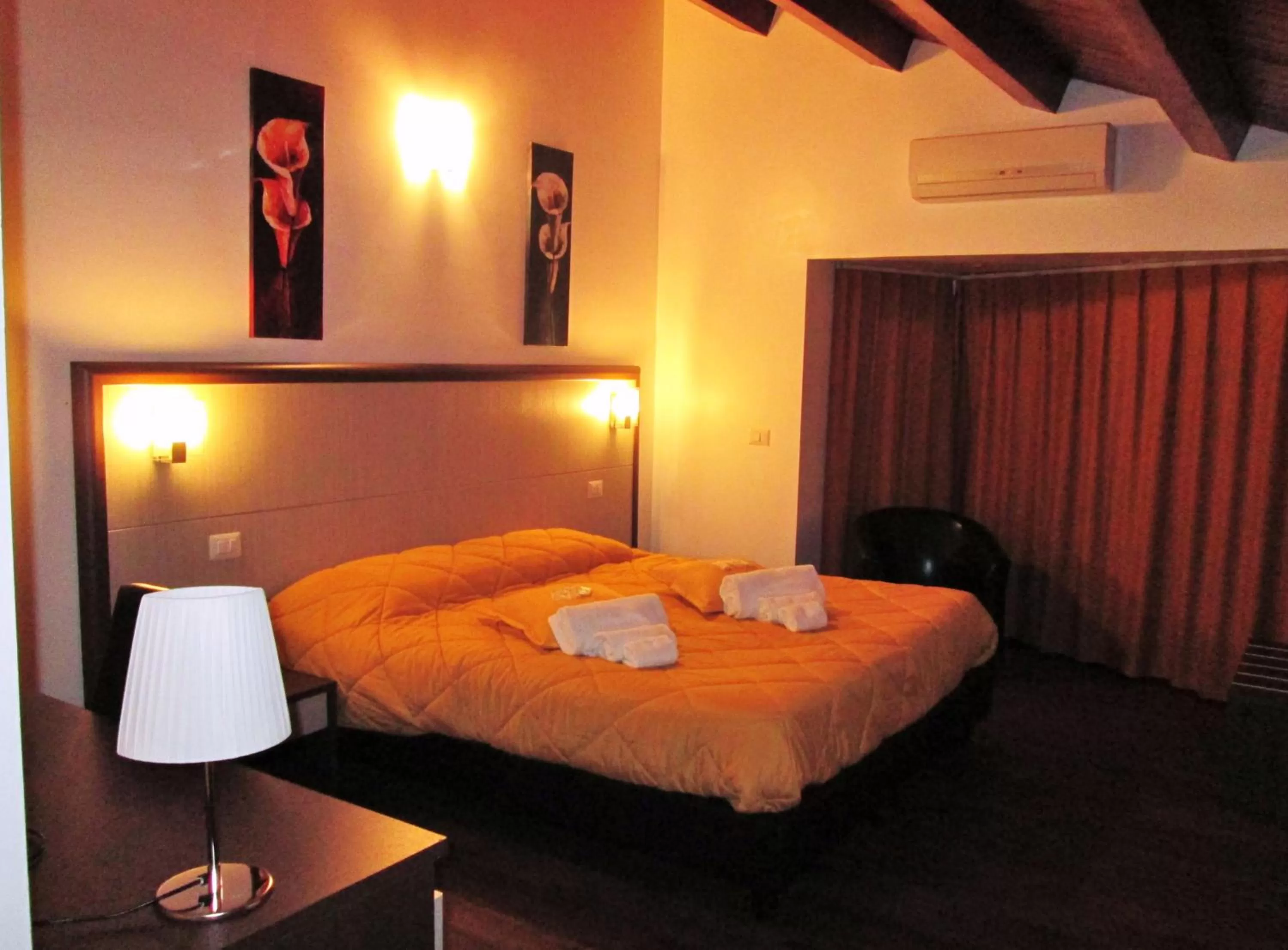 Photo of the whole room, Bed in B&B Elisir