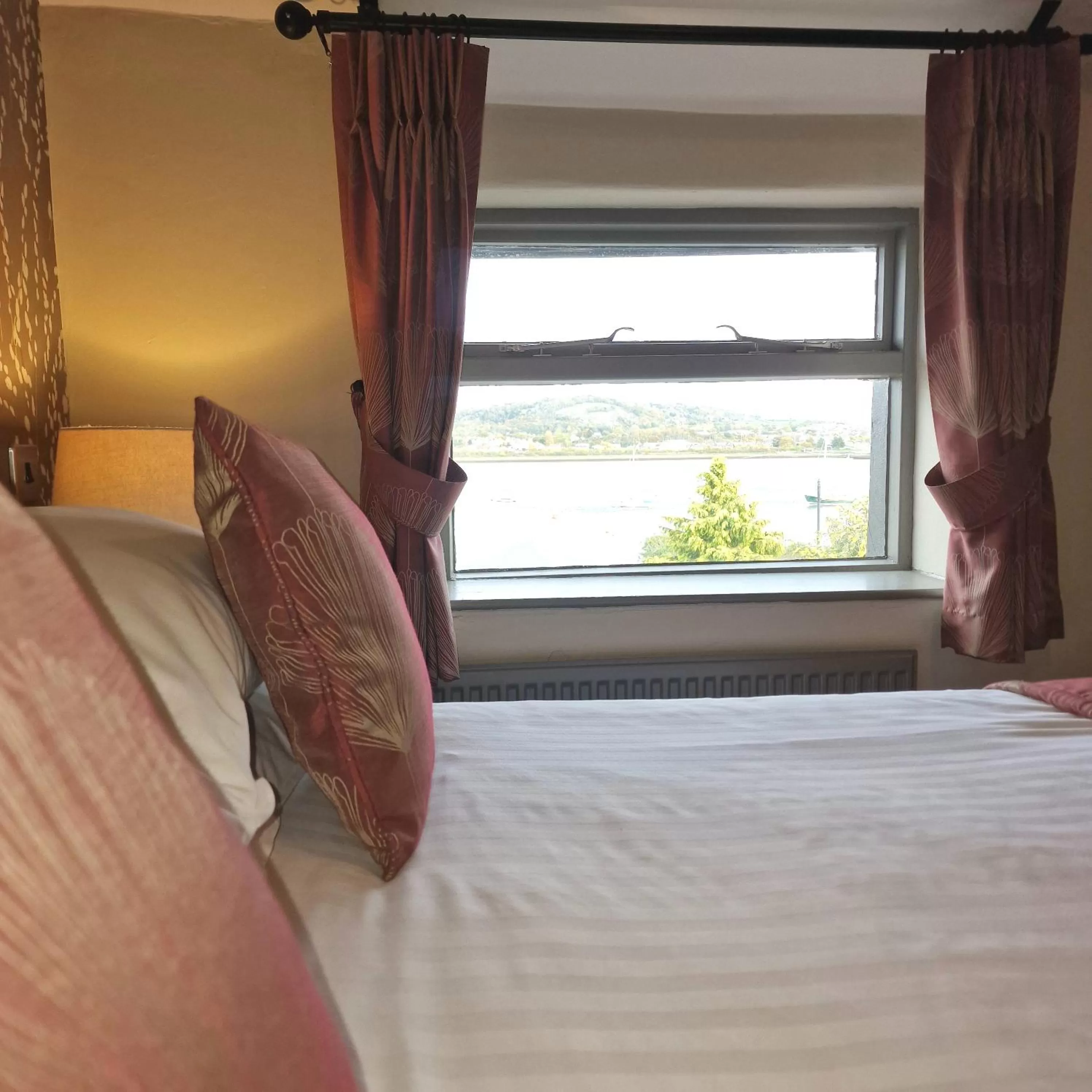 Bed in George & Dragon, Conwy