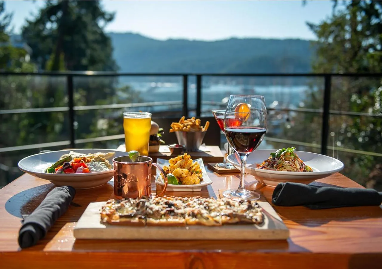 Restaurant/places to eat in Brentwood Bay Resort & Spa