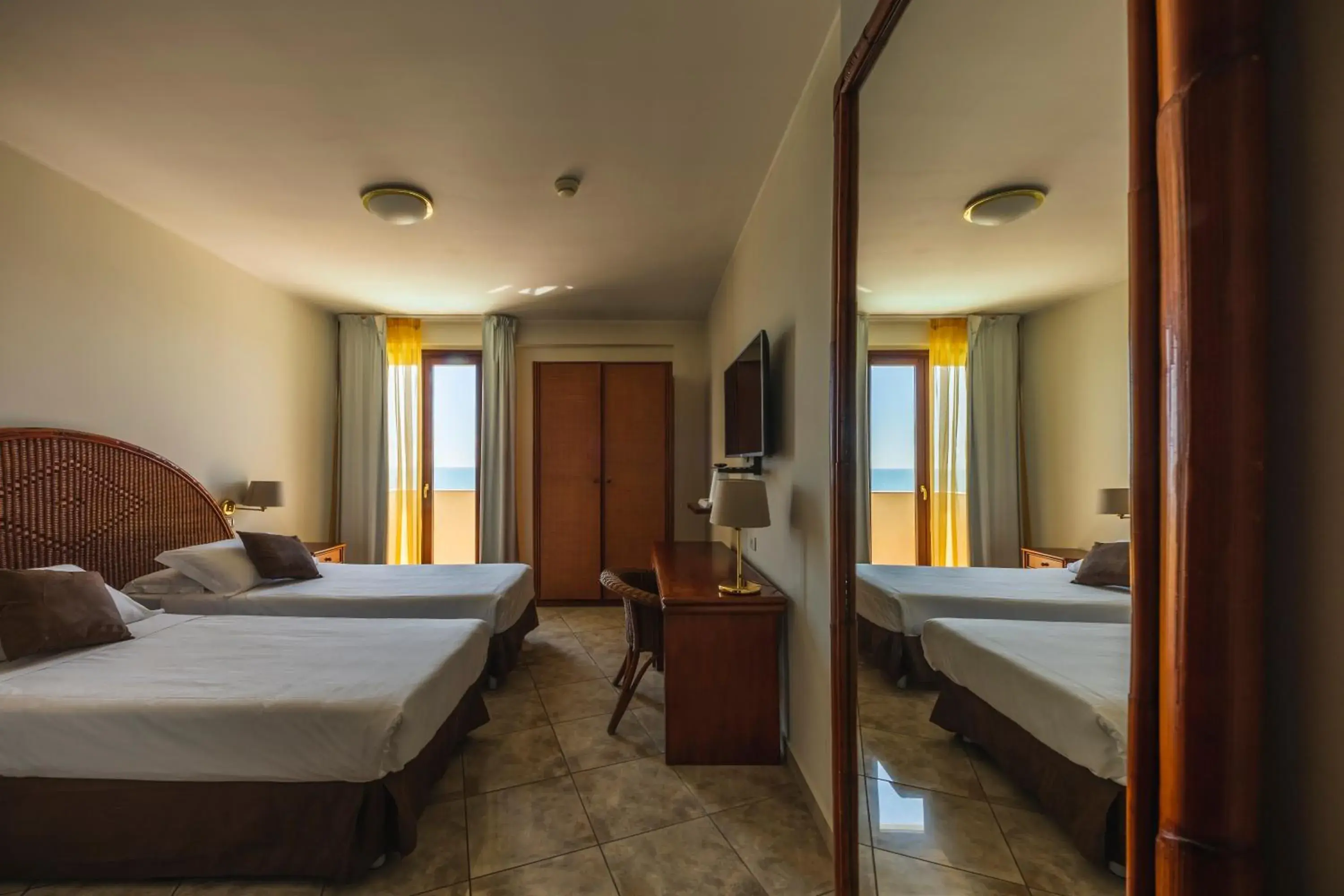 Twin Room with Sea View in Apulia Hotel Taranto Ara Solis Twin Room with Sea View in Apulia Hotel Taranto Ara Solis