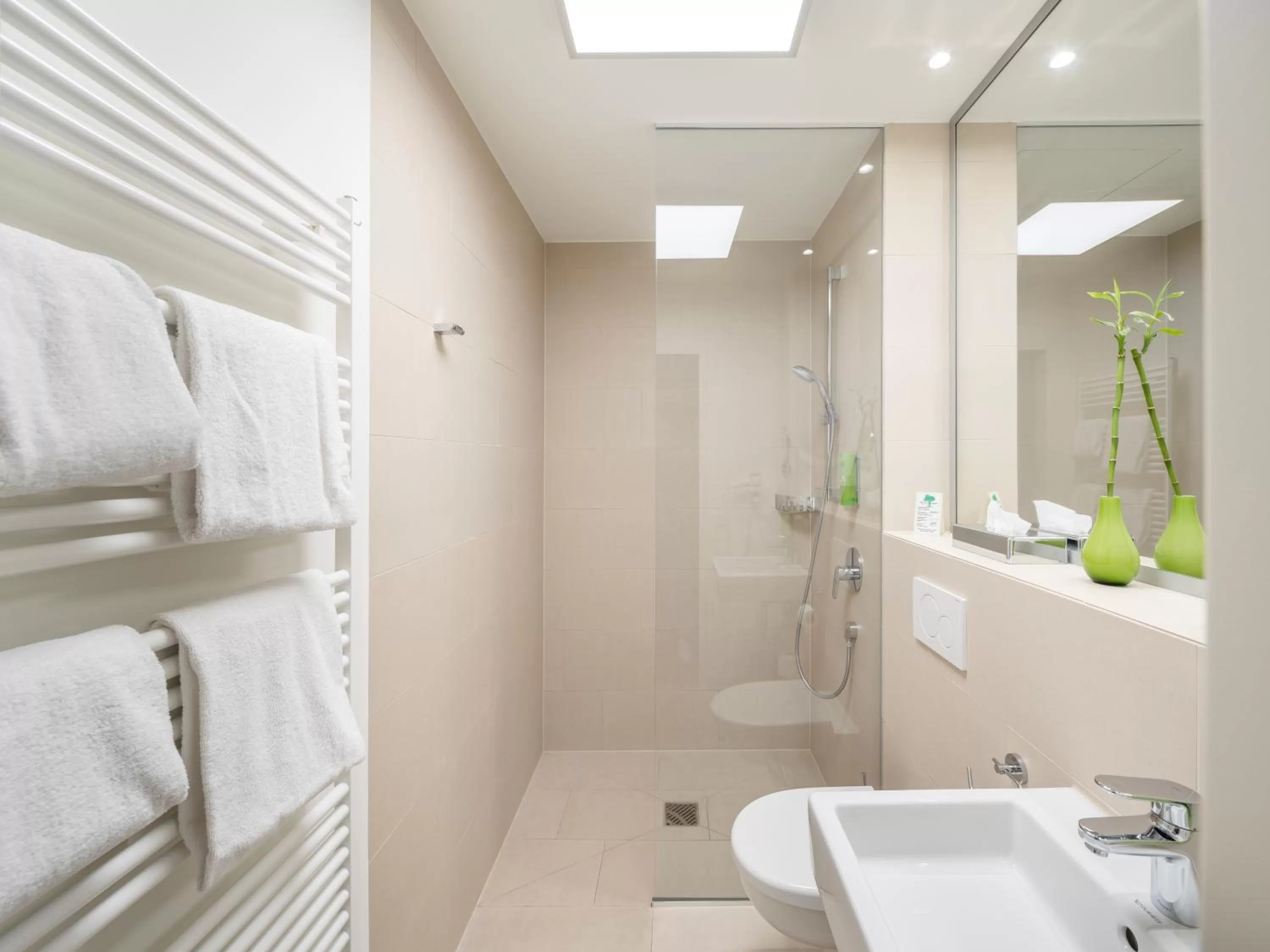 Shower in sevenDays Hotel BoardingHouse