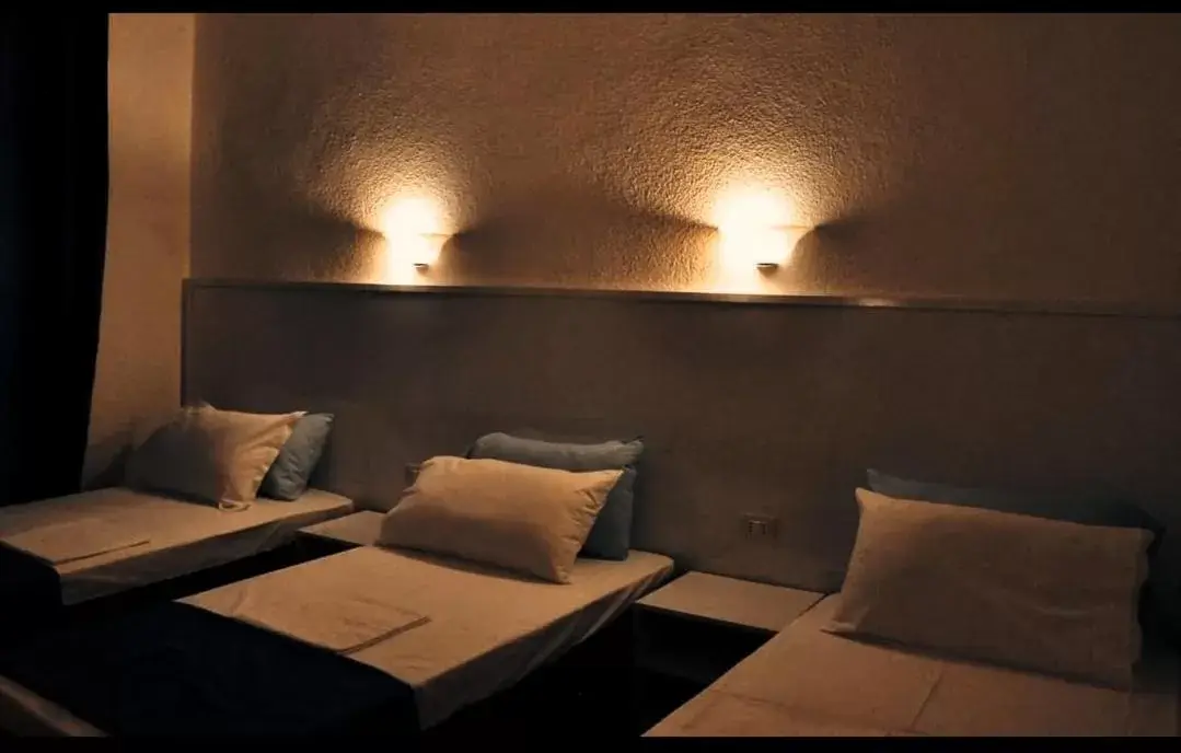 Classic Triple Room in Tirana Central GuestHouse Classic Triple Room in Tirana Central GuestHouse