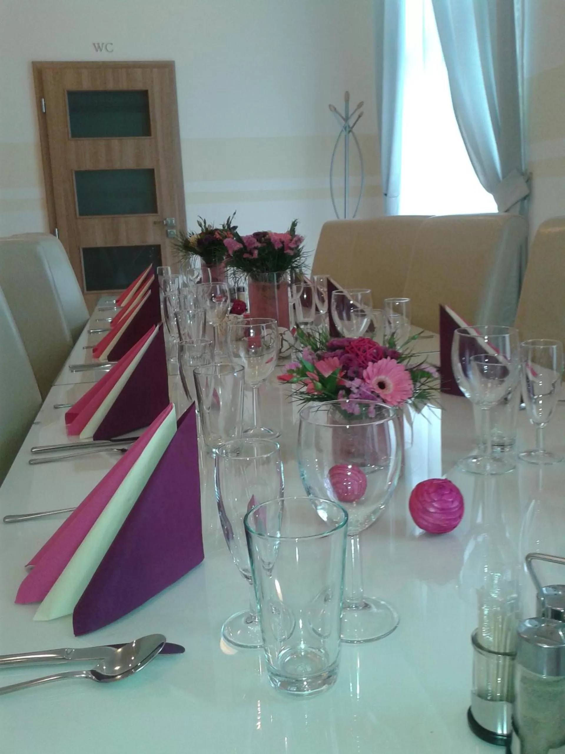 Restaurant/places to eat in Hotel RICHTR