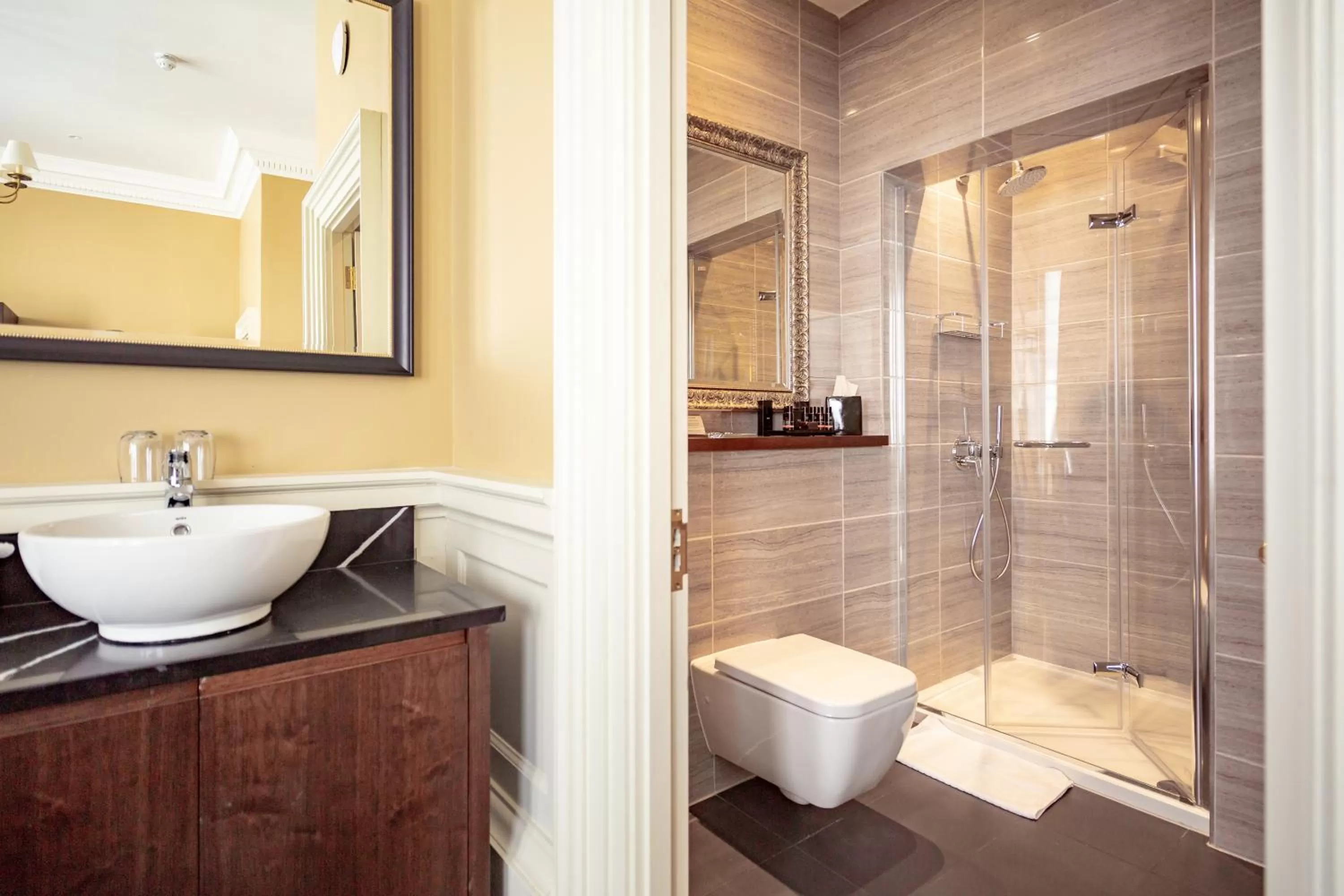 Shower in Trinity Townhouse Hotel