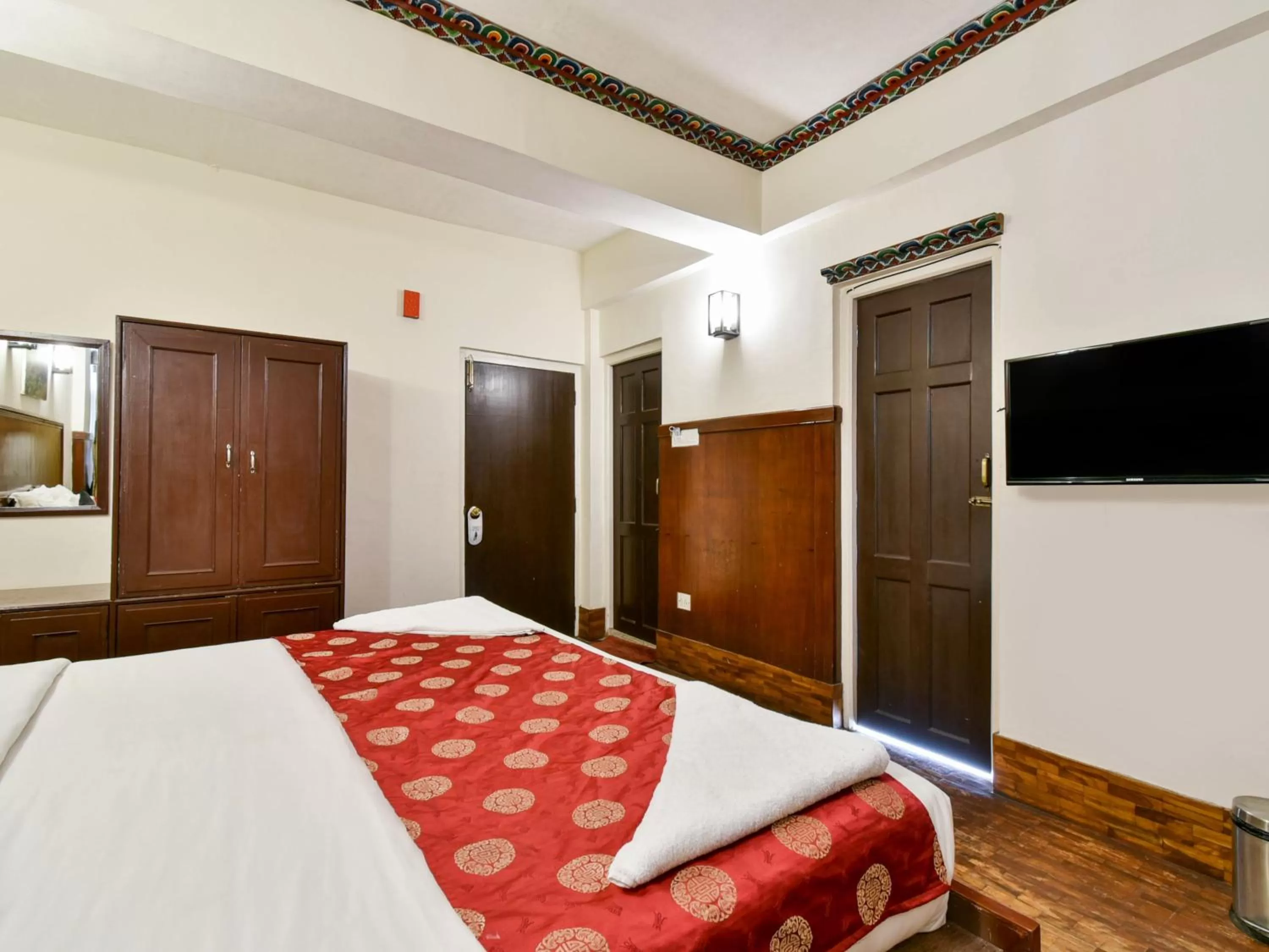 Bed in Muscatel Delamare - 200 Mts from MG Marg
