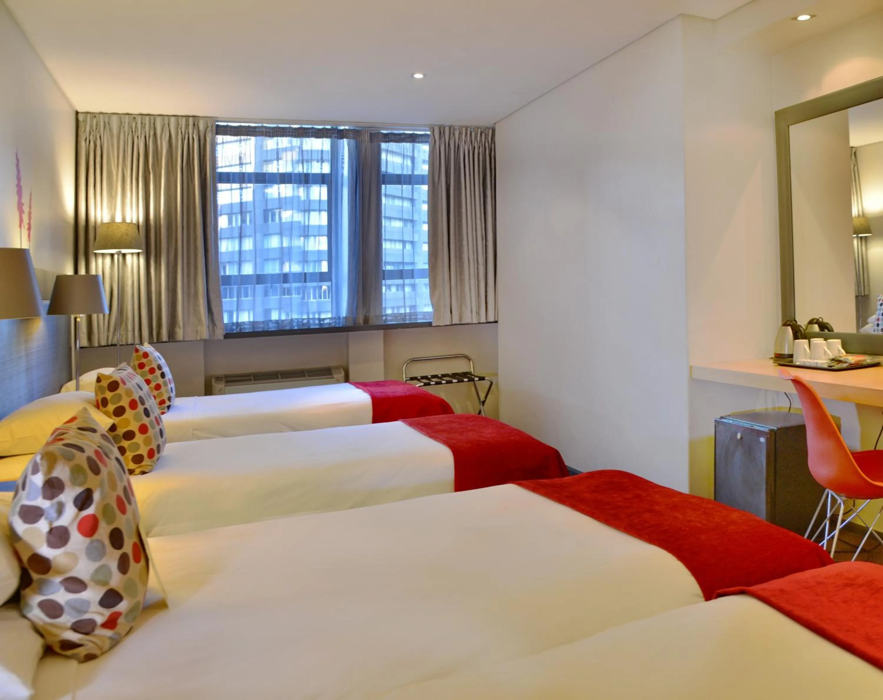 Bedroom, Bed in Fountains Hotel