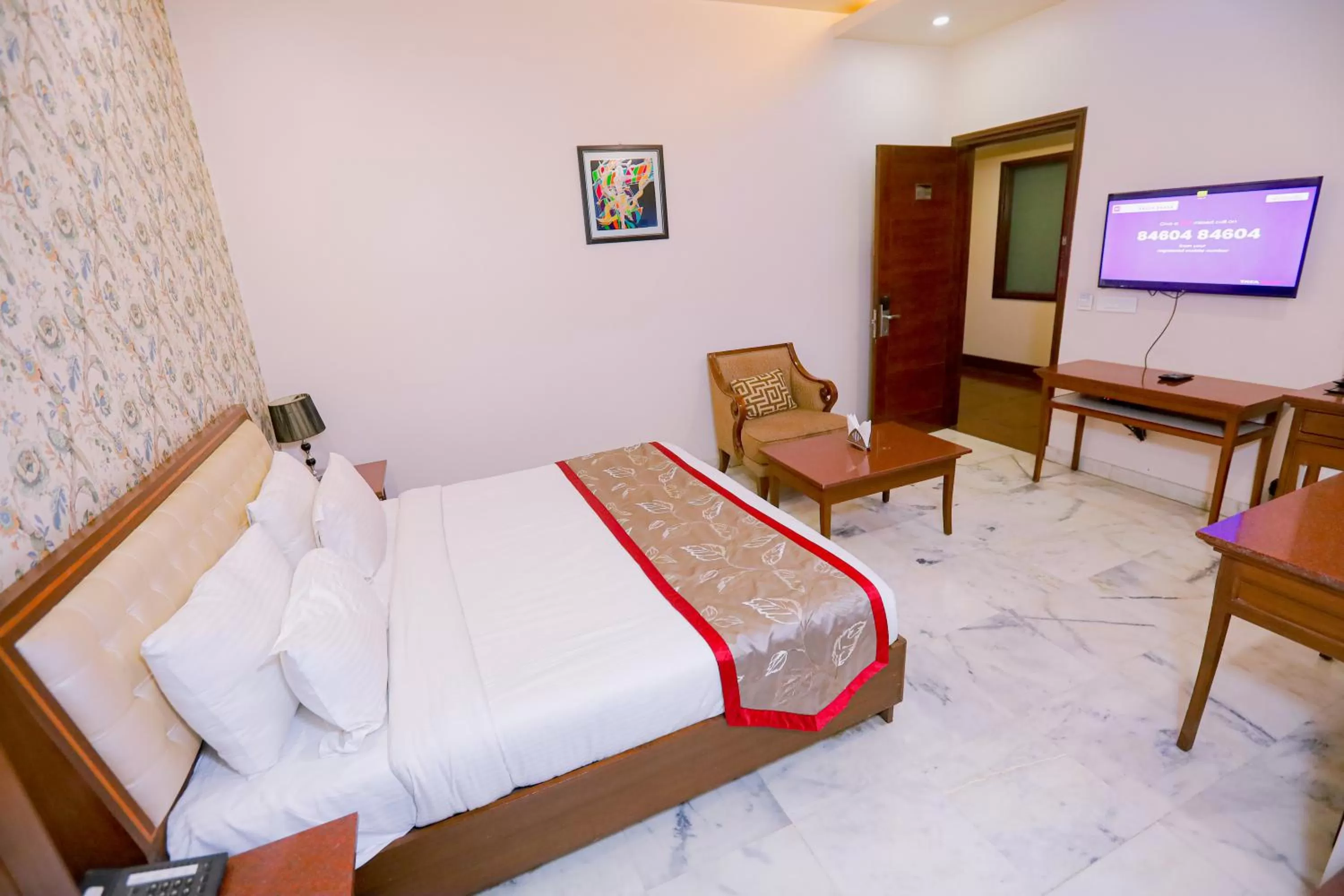 Bed in Hotel Leela Grande