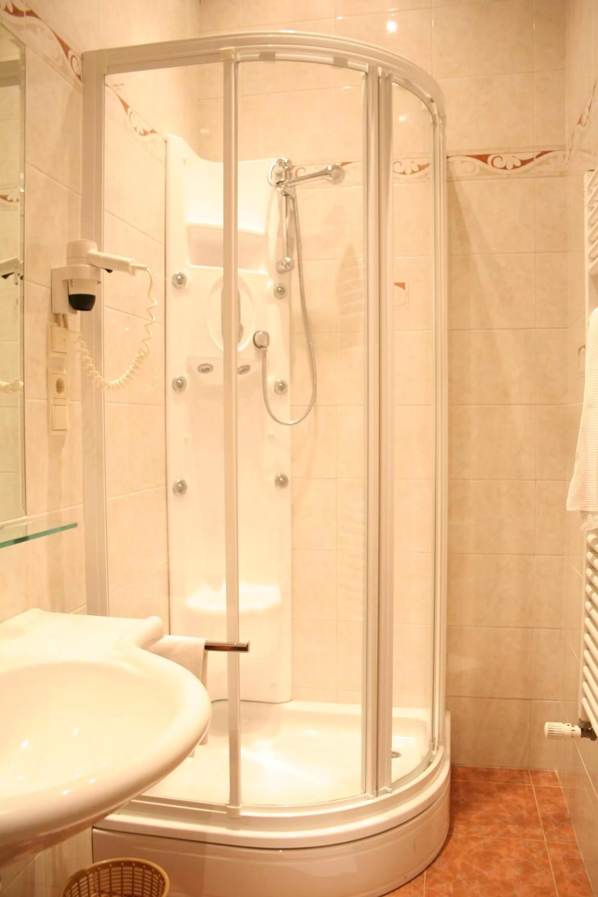 Bathroom in Hotel Villa Westend