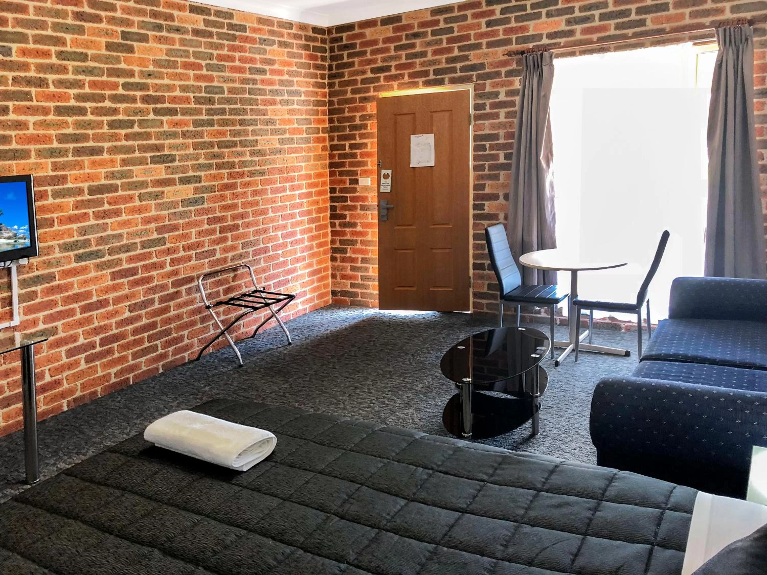 Living room in Leeton Heritage Motor Inn