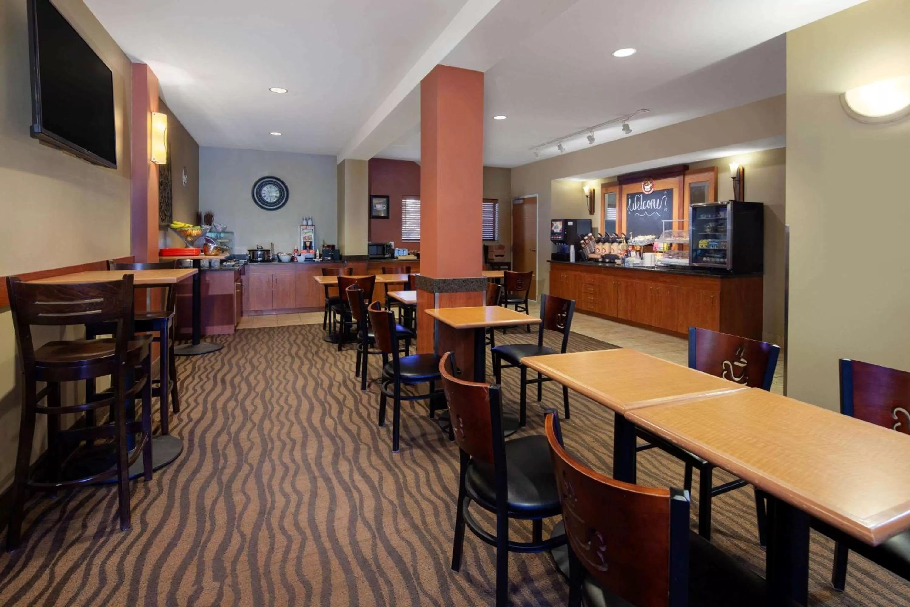 Restaurant/places to eat in AmericInn by Wyndham Rochester