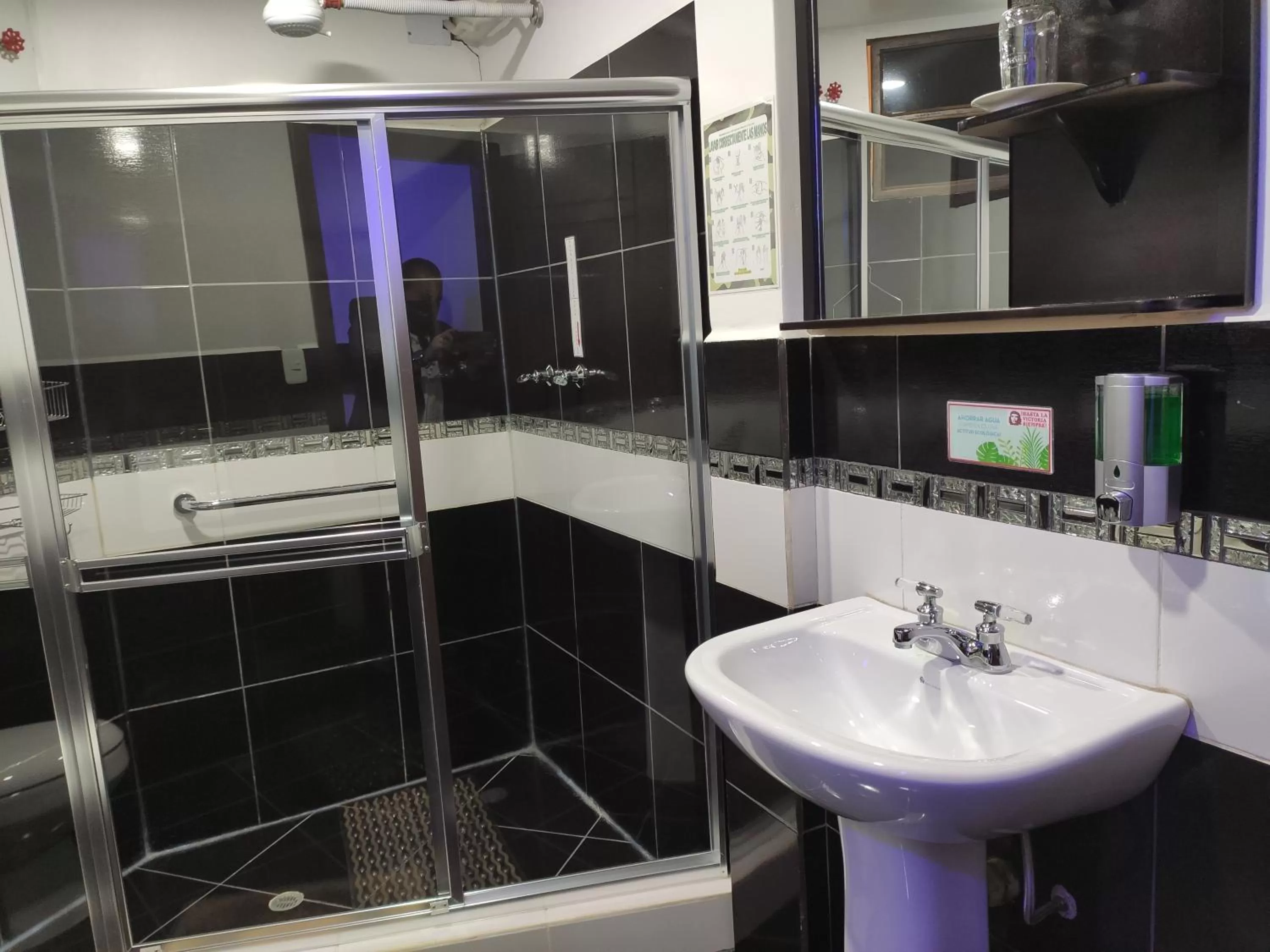 Bathroom in Hotel el Che No apto para corruptos