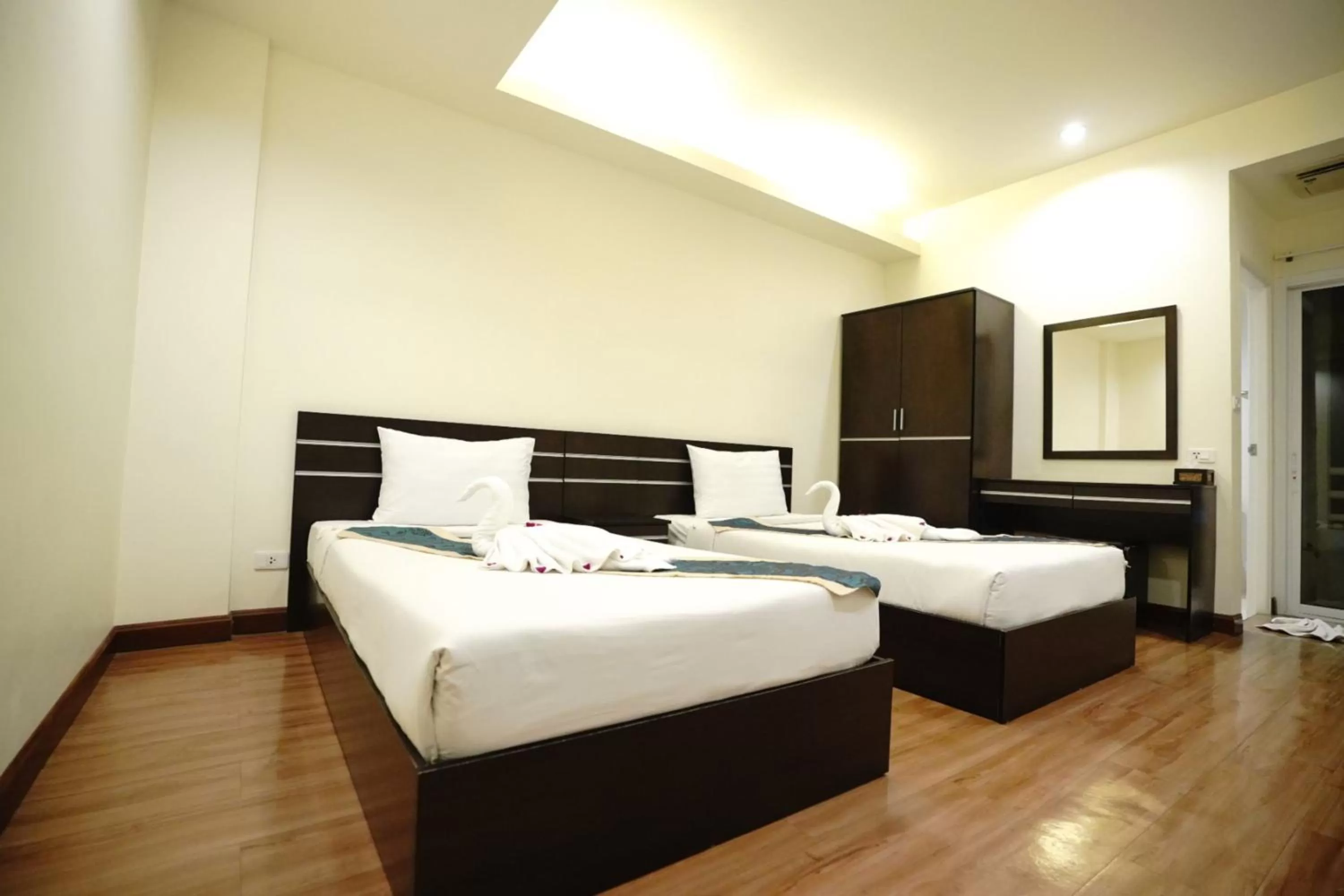 Photo of the whole room, Bed in Platinum Place