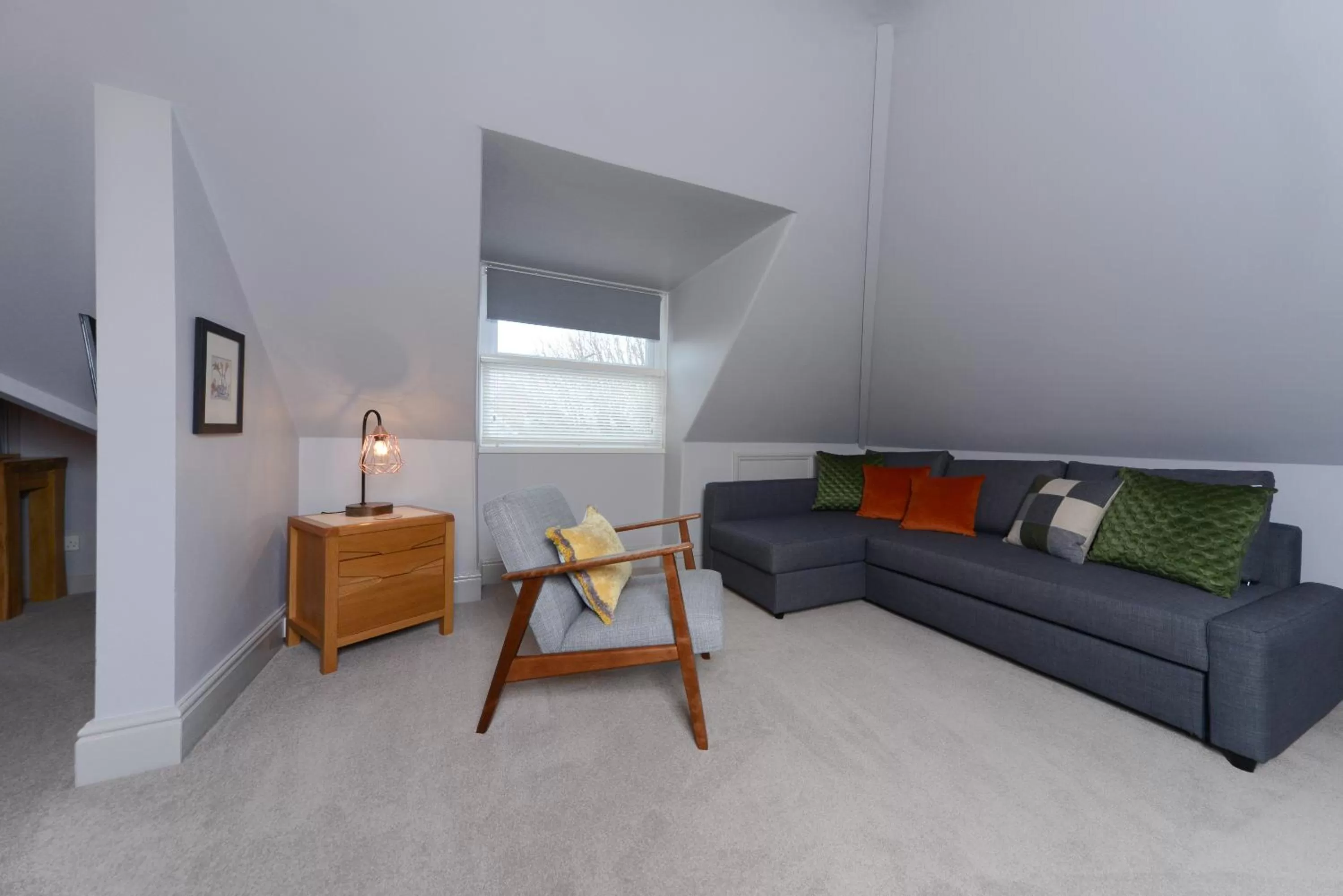 Photo of the whole room in Mory House