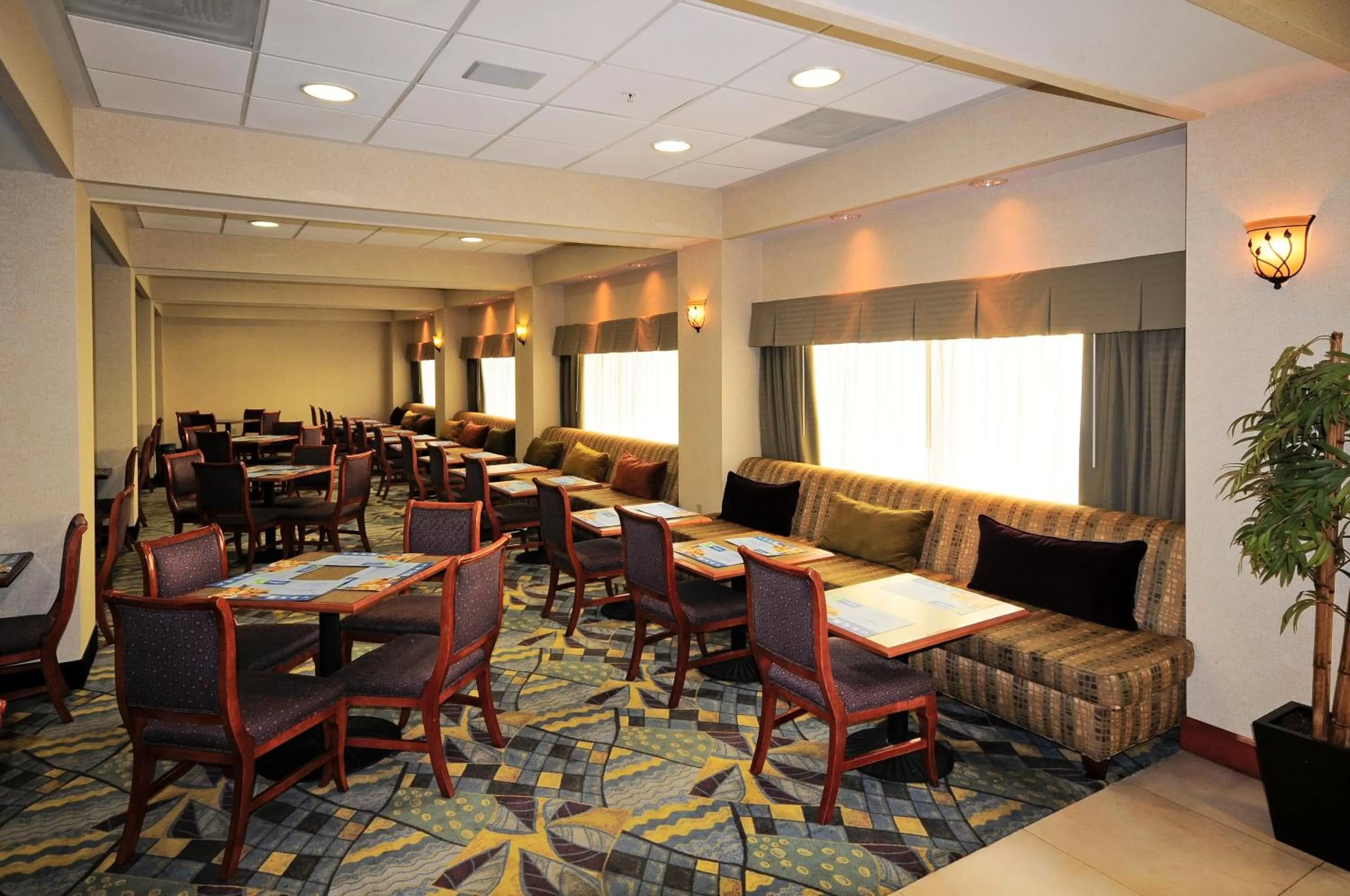 Restaurant/places to eat in Holiday Inn Express & Suites Toluca Zona Aeropuerto by IHG