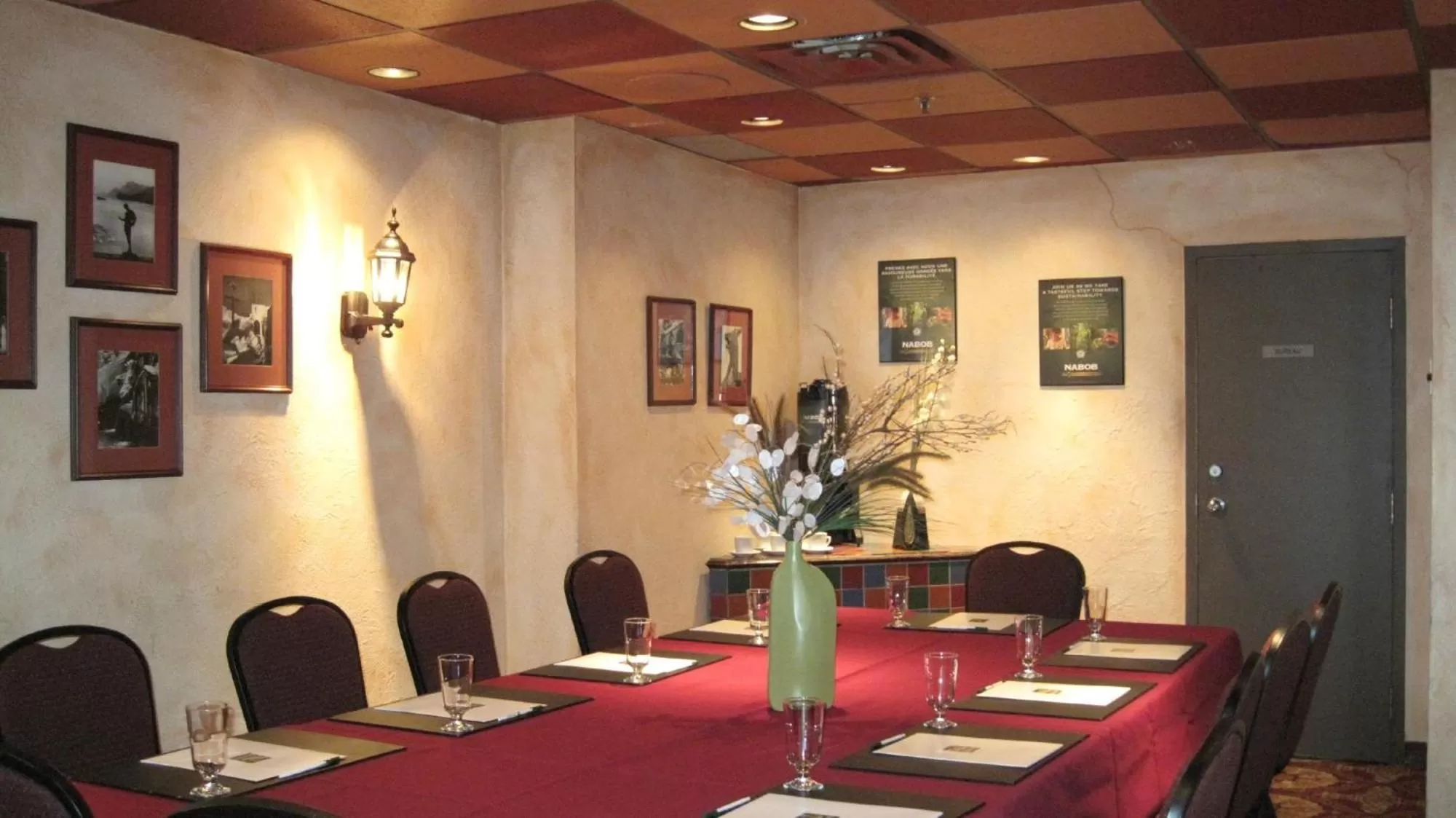 Banquet/Function facilities in Quality Inn and Suites Montreal East
