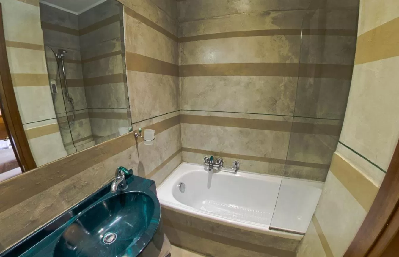 Steam room in Hotel Kent