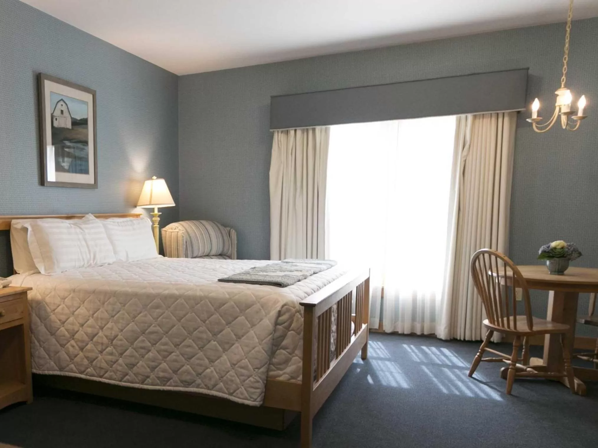 Bed in Essenhaus Inn & Conf. Center