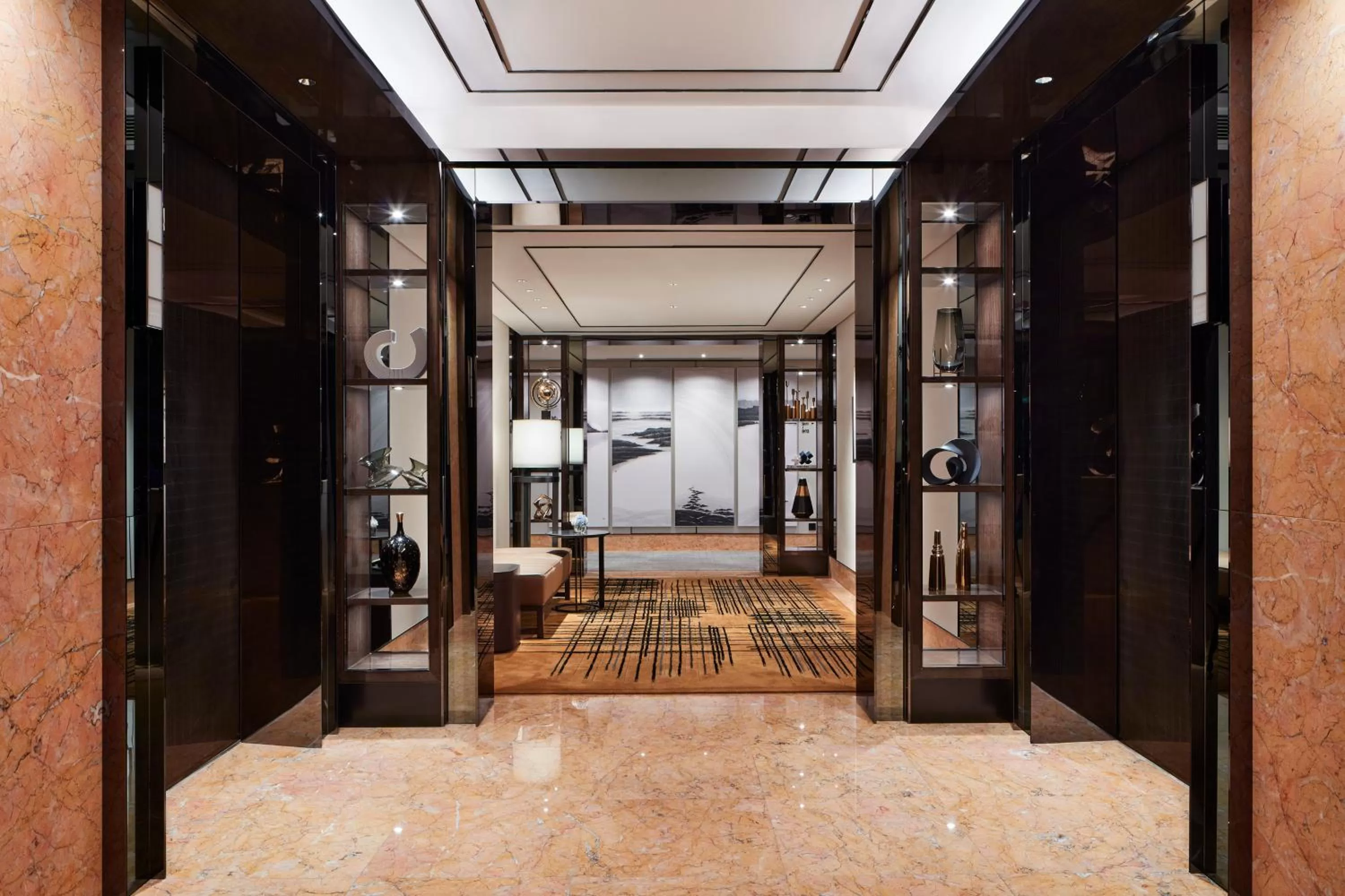 Area and facilities in Four Seasons Hotel Hong Kong