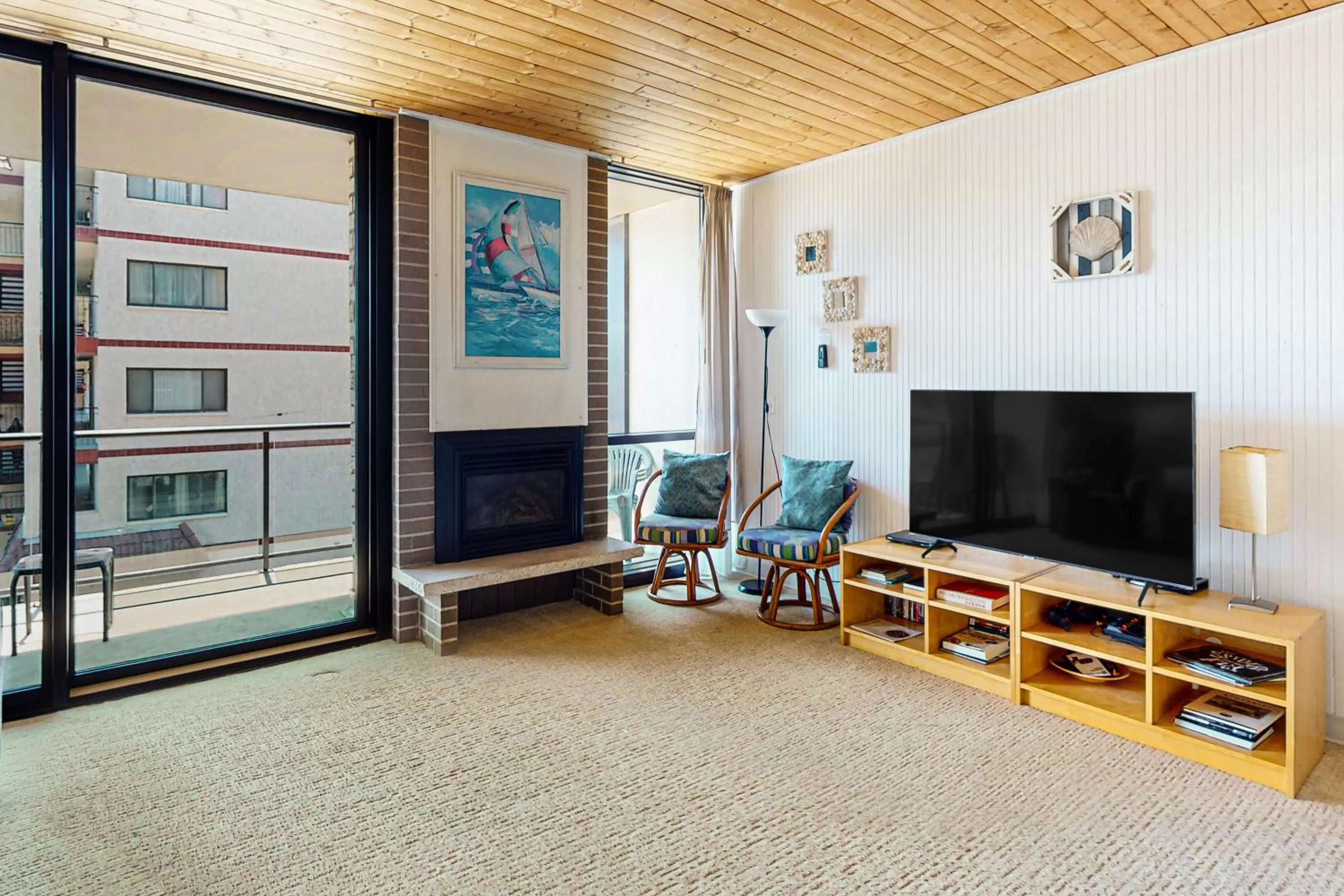 TV/Entertainment Center in Sand & Sea: Agate Hunter (210)