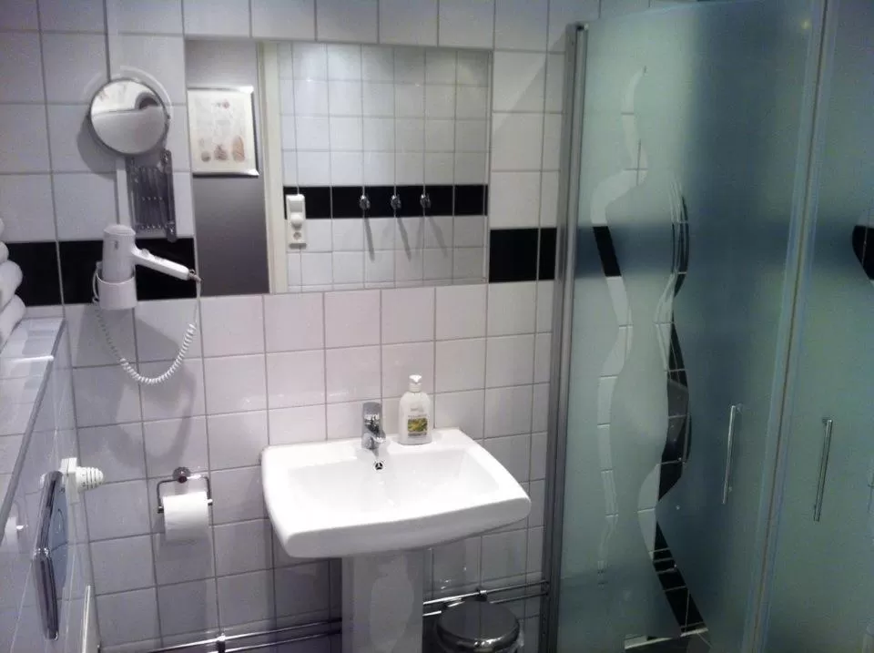 Shower in Hotell Marieberg