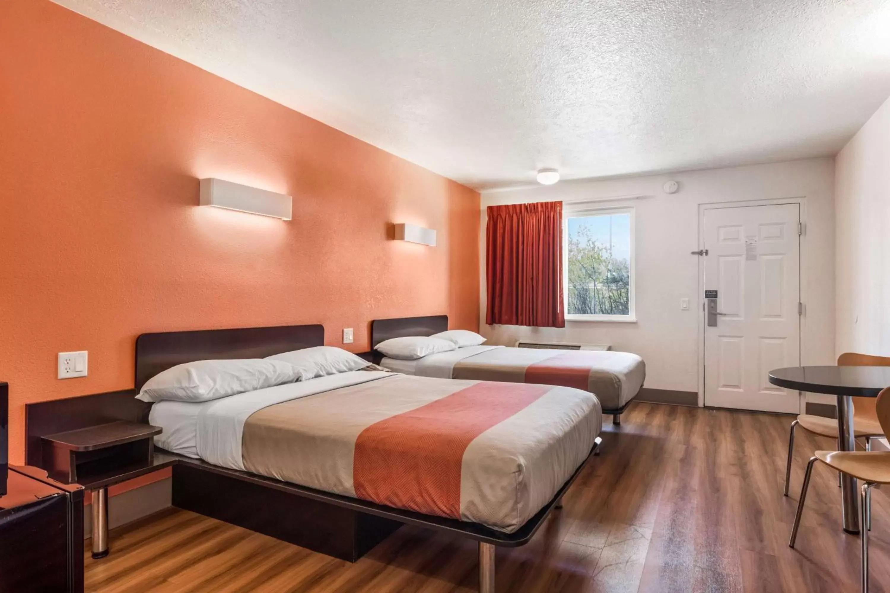 Quadruple Room - Non-Smoking in Motel 6-Youngstown, OH Quadruple Room - Non-Smoking in Motel 6-Youngstown, OH