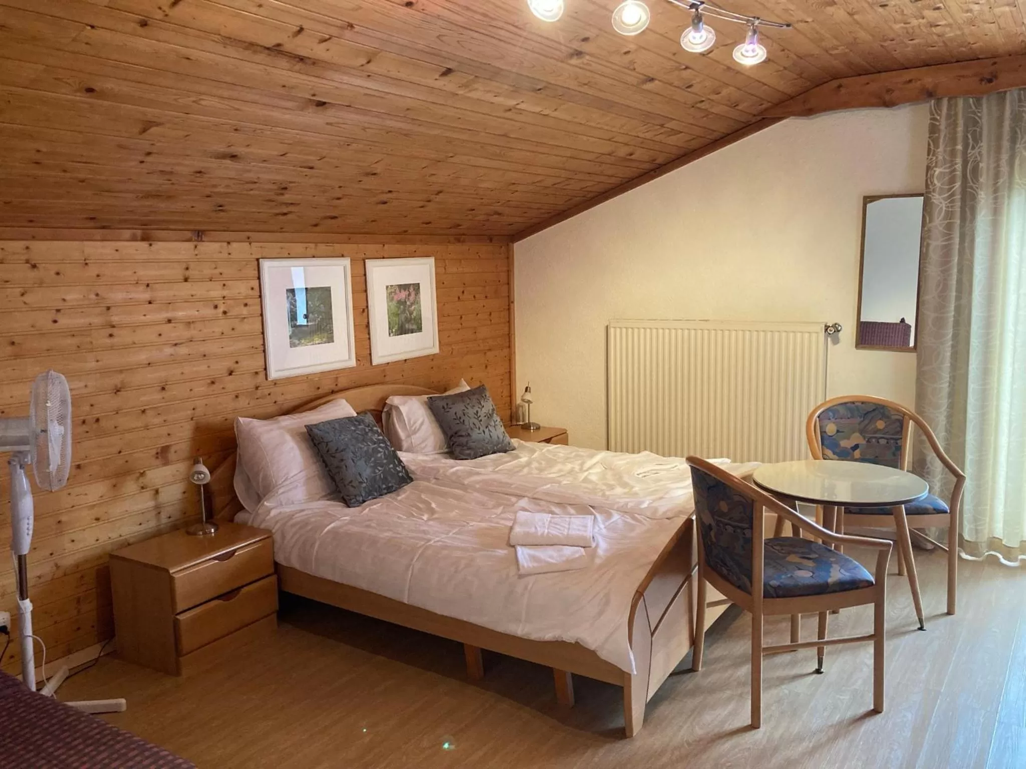 Bed in B&B Pension Karlsdorfer Hof