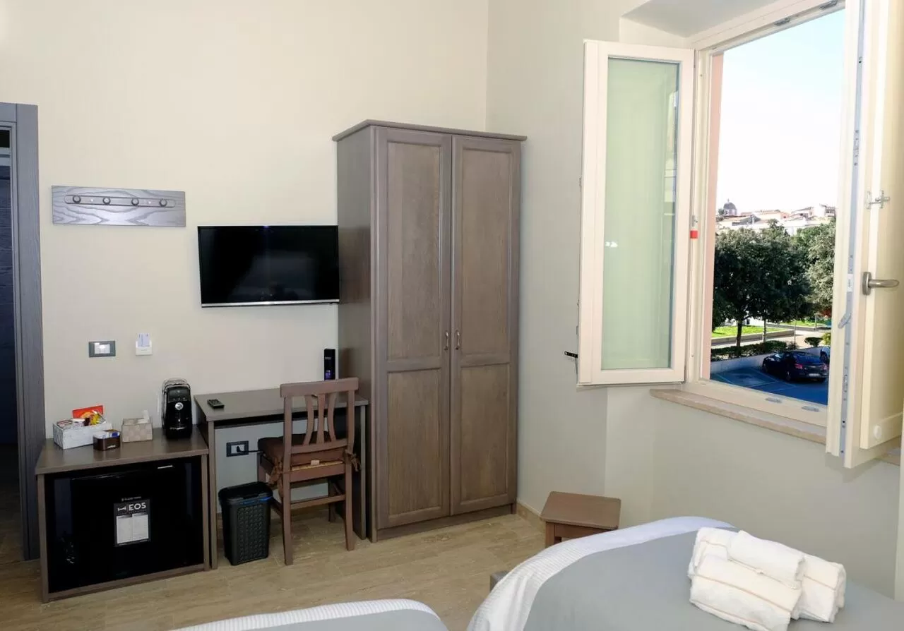 Photo of the whole room, Bed in EOS Room and Breakfast