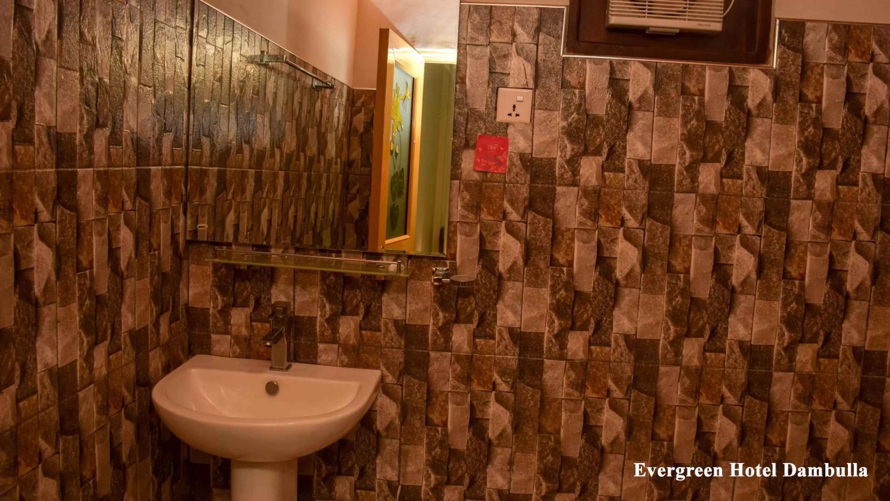Bathroom in Evergreen Hotel Dambulla