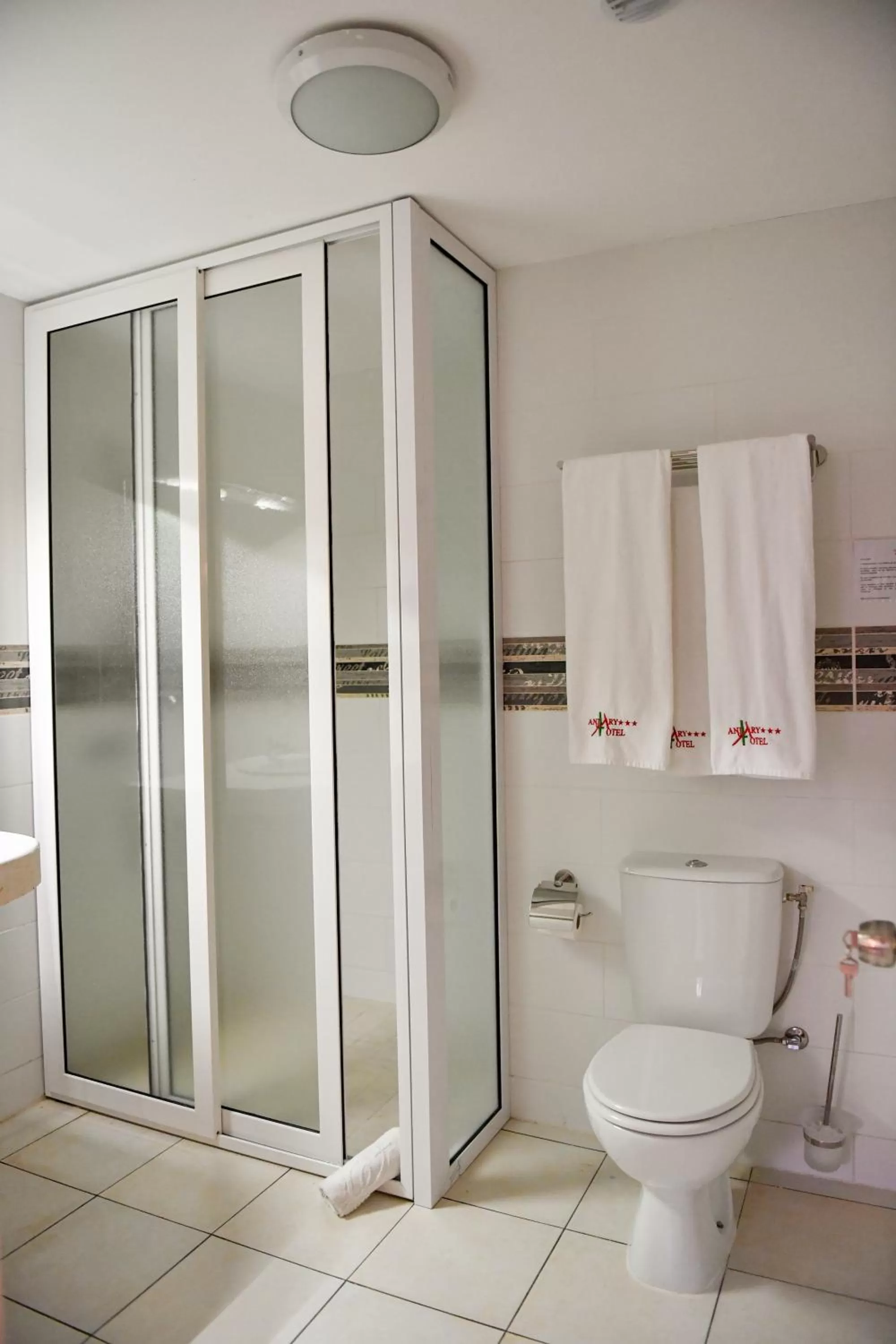 Shower in Anjary Hotel Antananarivo