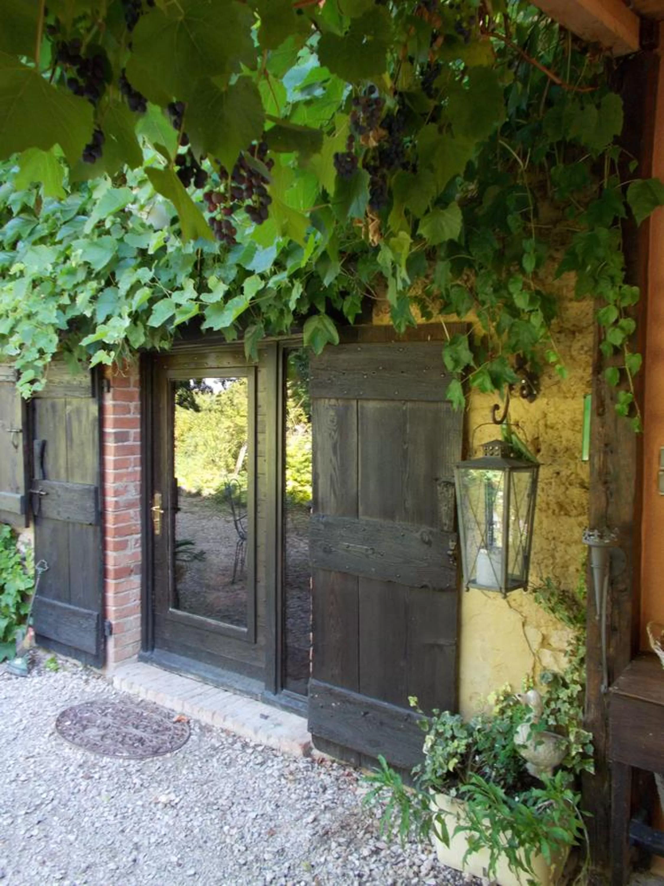 Facade/entrance in La Cassinette